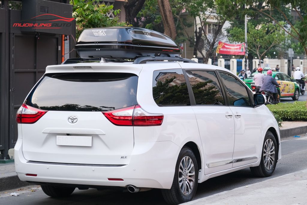 Cốp phi thuyền Toyota Sienna