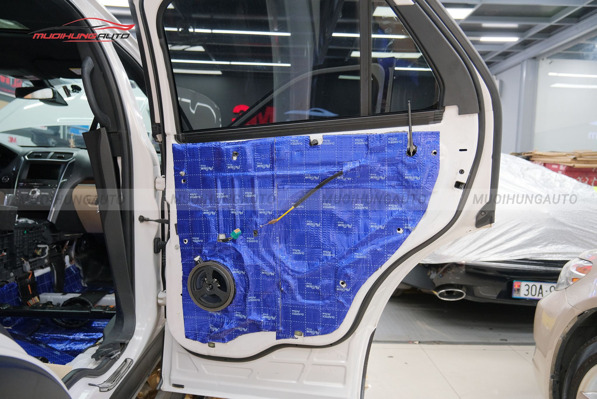 Dán cách âm 4 cánh cửa xe Ford Explorer