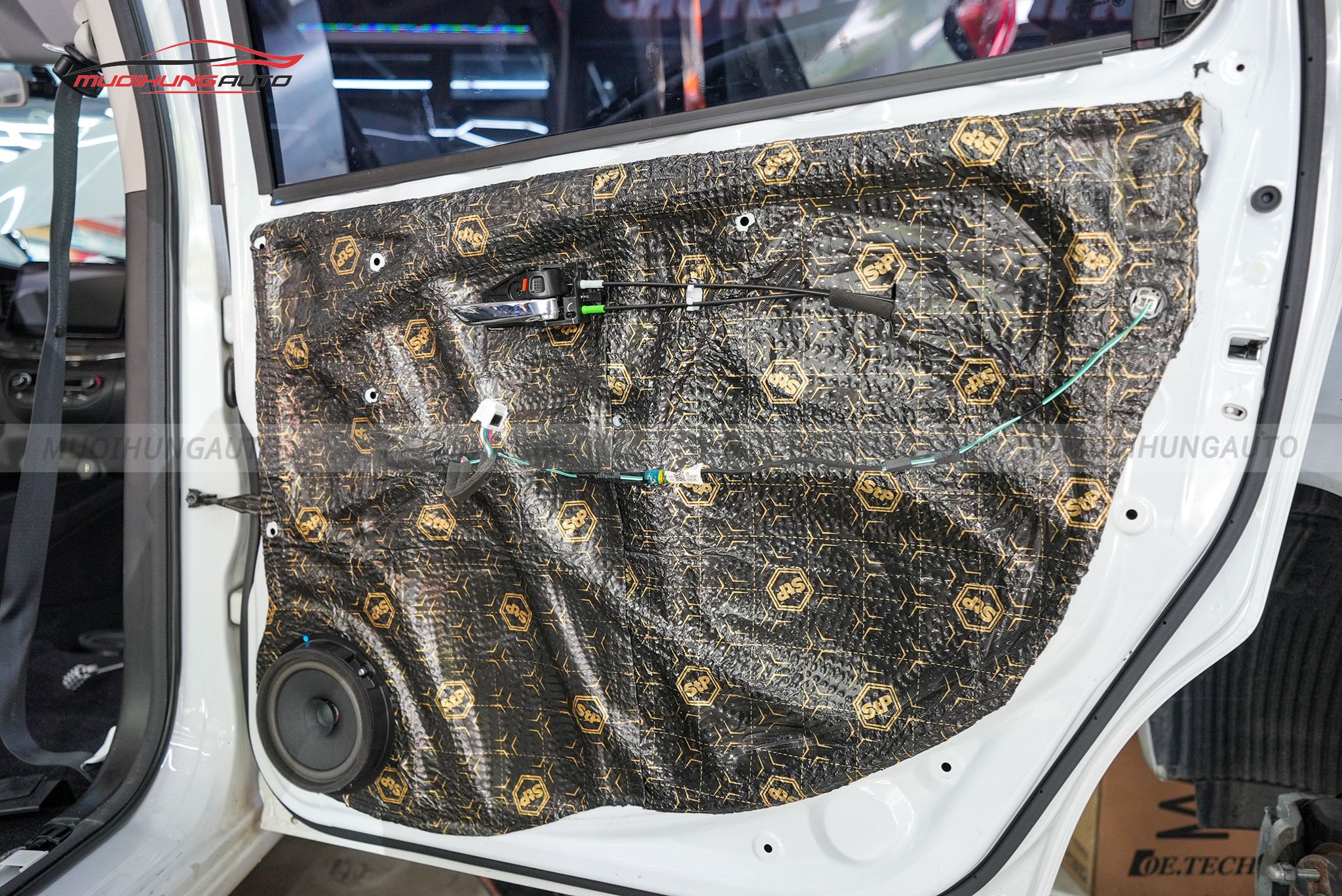 Dán cách âm 4 cửa xe Suzuki Ertiga