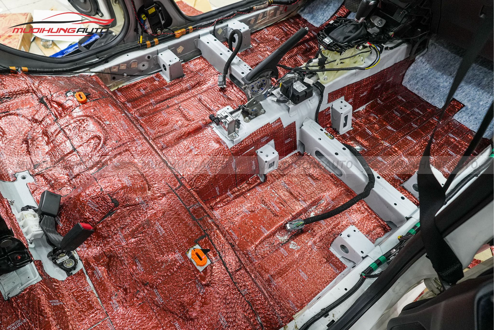 Dán cách âm cho sàn xe Vinfast Minio Green