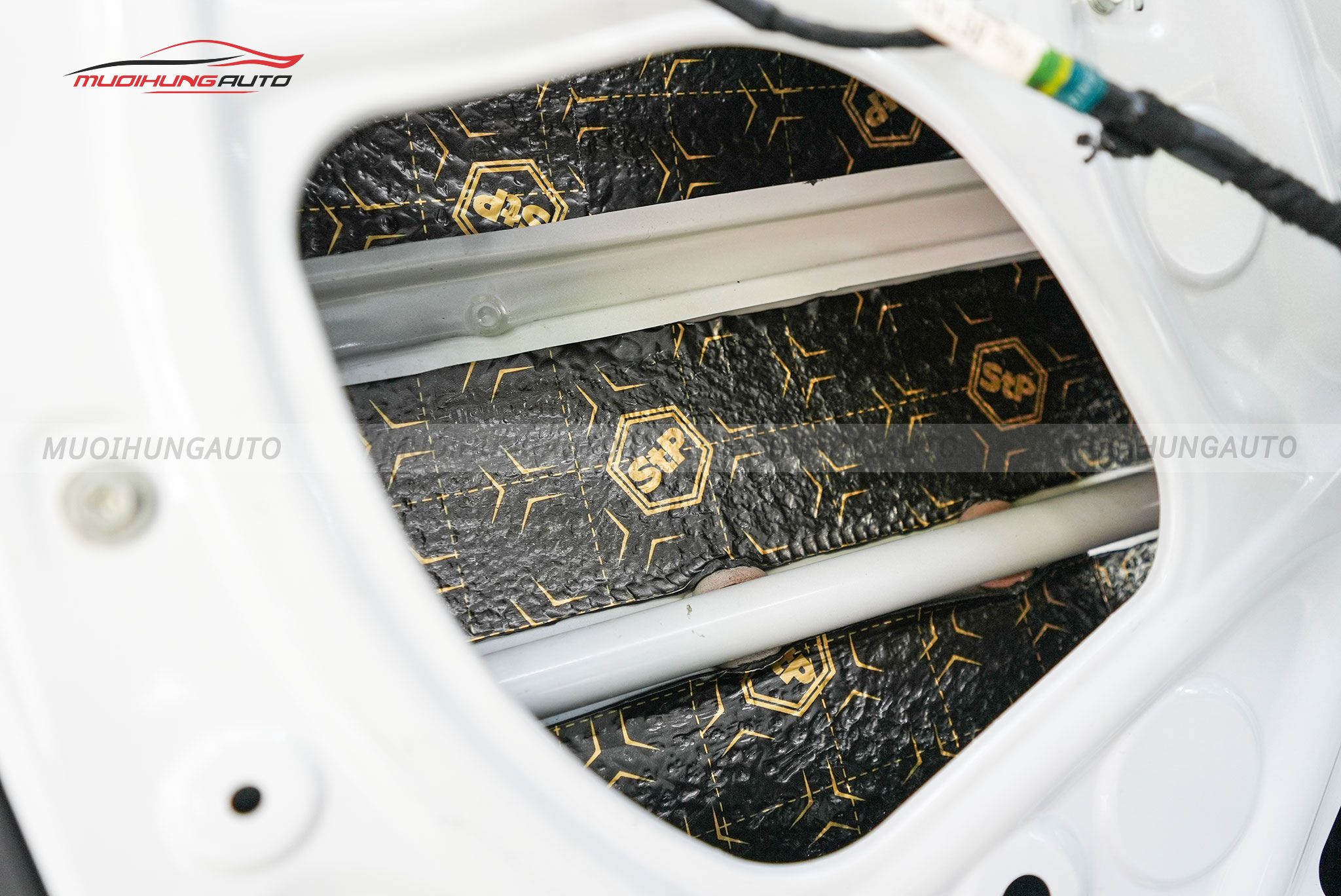 Dán cách âm chống ồn 4 cửa xe Suzuki Ertiga