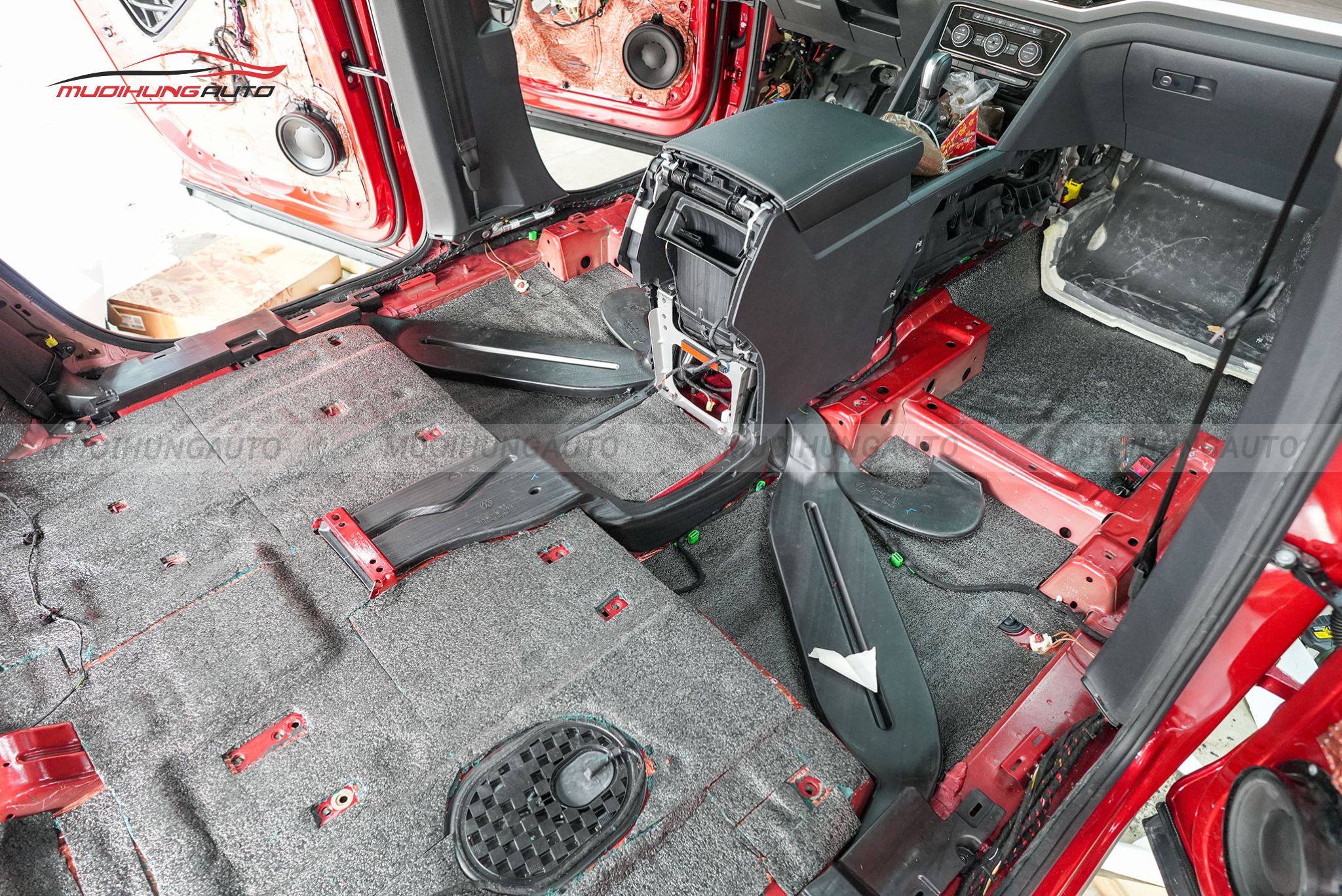 Dán cách âm chống ồn sàn xe Volkswagen Teramont 2023