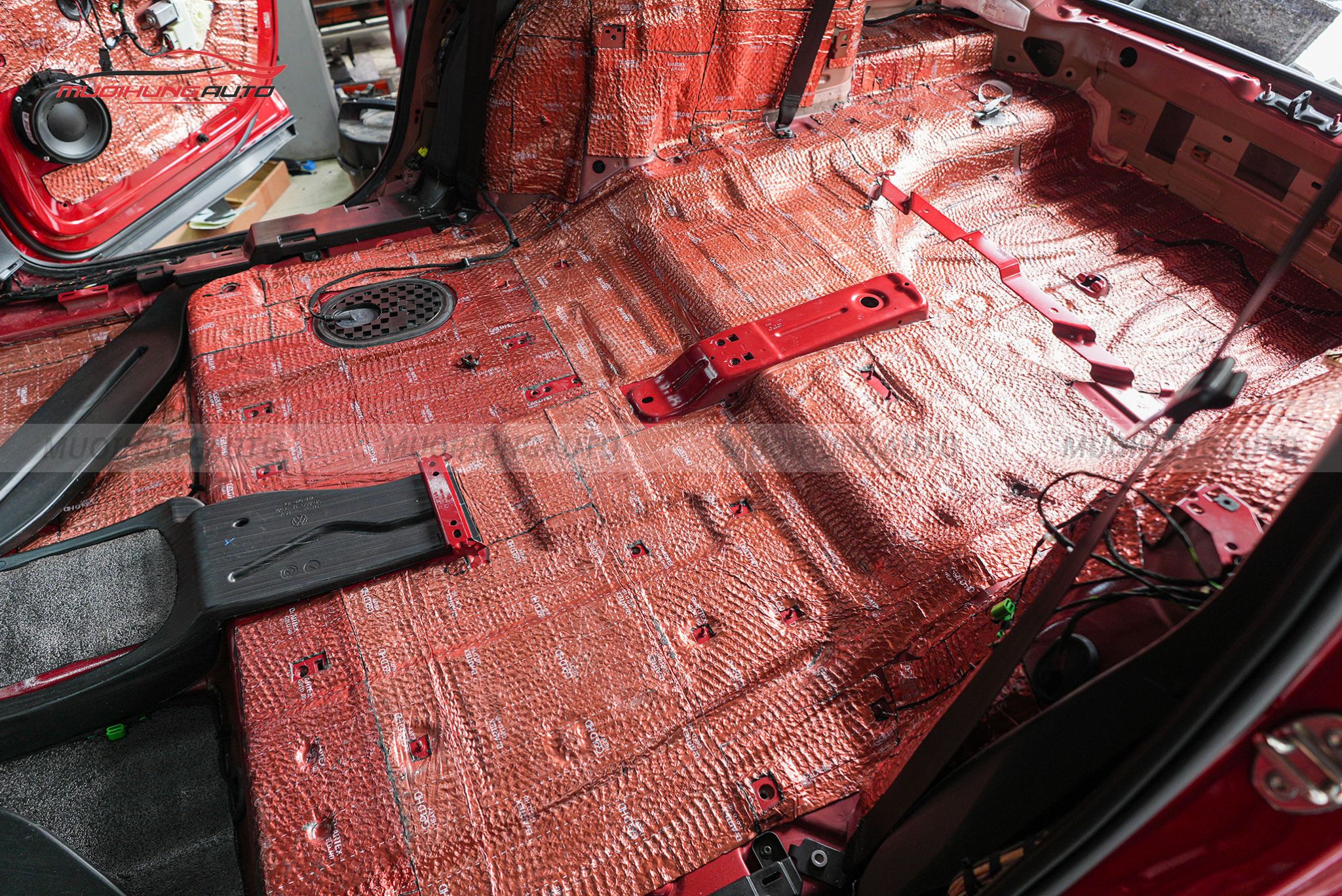 Dán cách âm cốp xe Volkswagen Teramont 2023