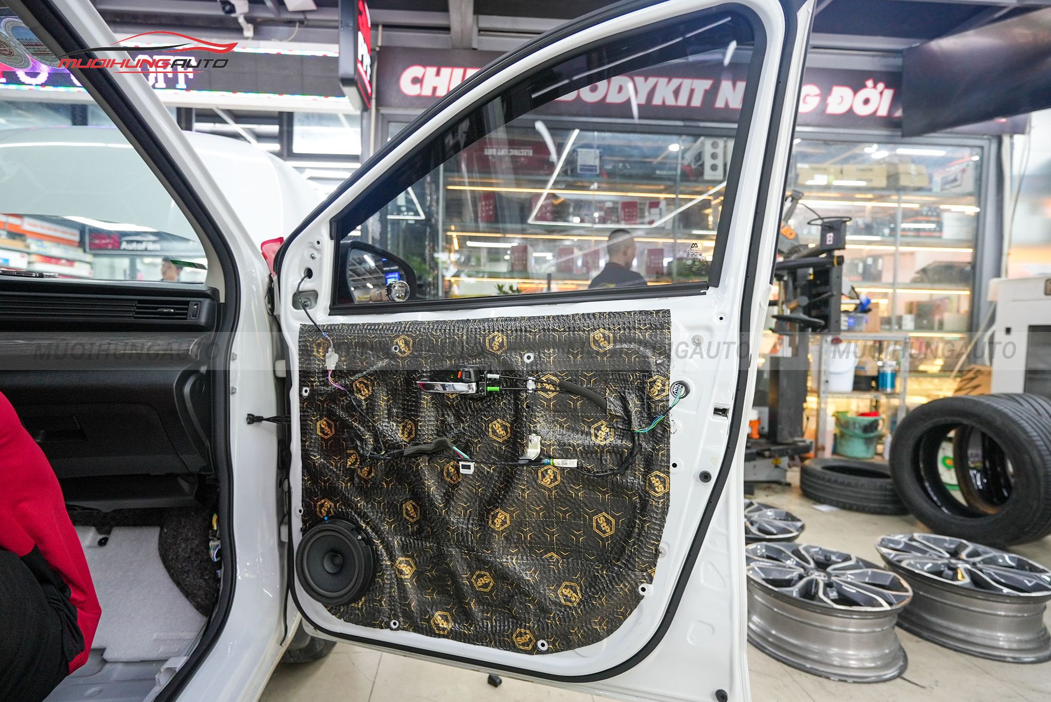 Dán cách âm cửa xe Suzuki Ertiga