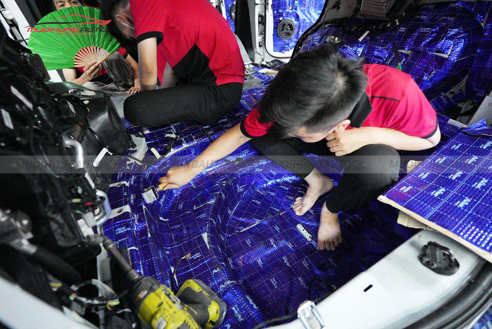 Dán cách âm sàn xe Ford Explorer