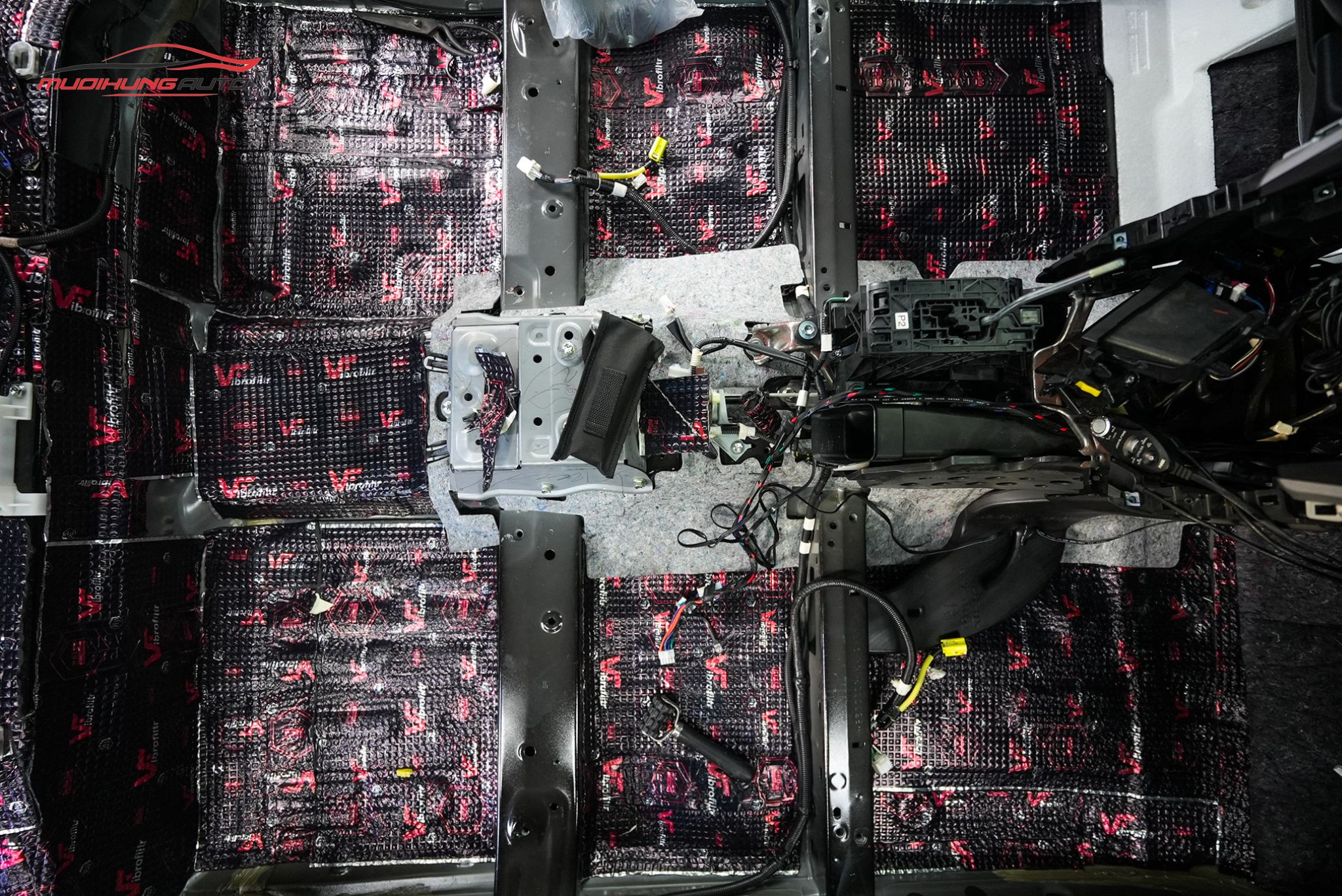 Dán chống ồn sàn xe ô tô Toyota Camry 2015