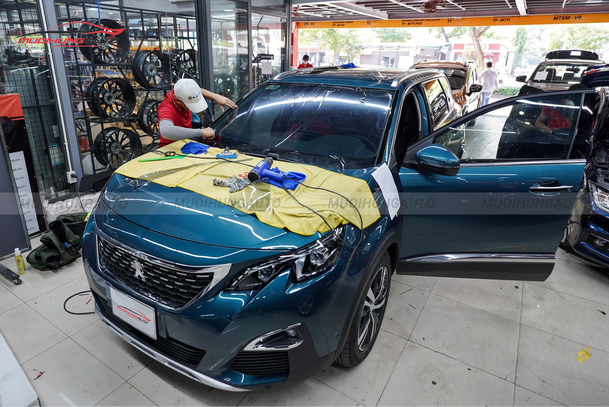 Dán phim cách nhiệt 3M cho xe Peugeot 5008