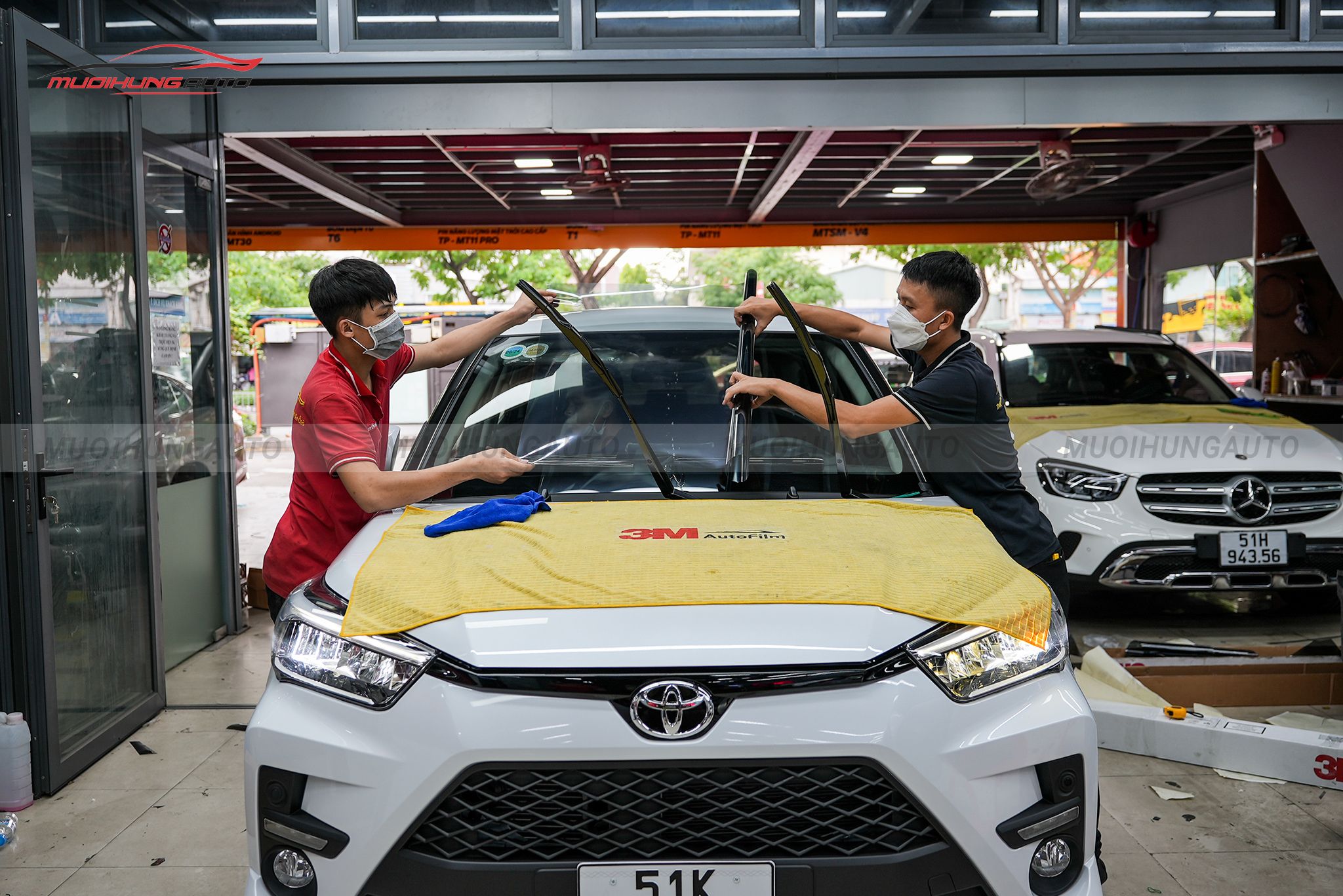 Dán phim cách nhiệt 3M cho xe Toyota Raize