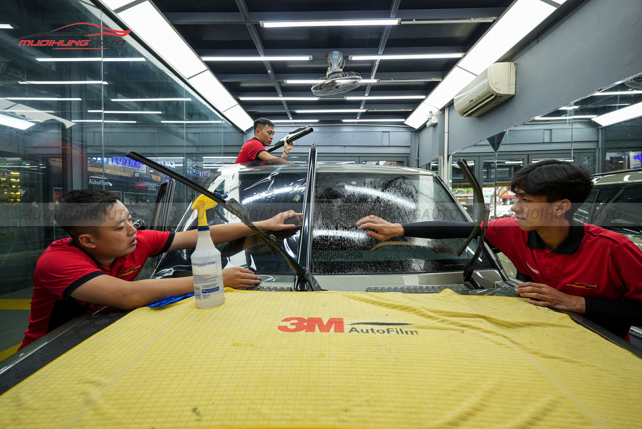 Dán phim cách nhiệt 3M ô tô Land Rover Defender 2023