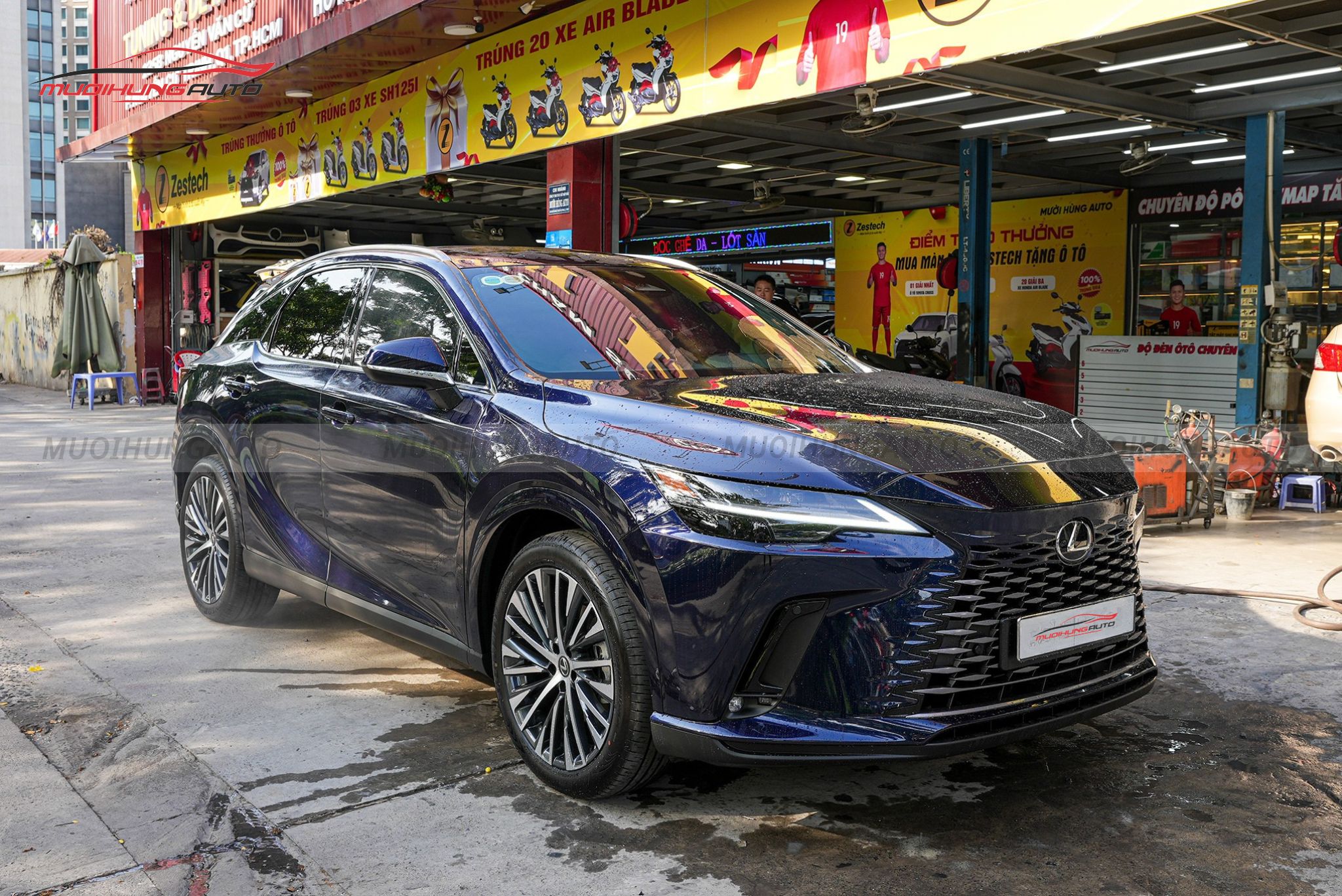 Dán phim cách nhiệt 3M ô tô Lexus RX350 2023