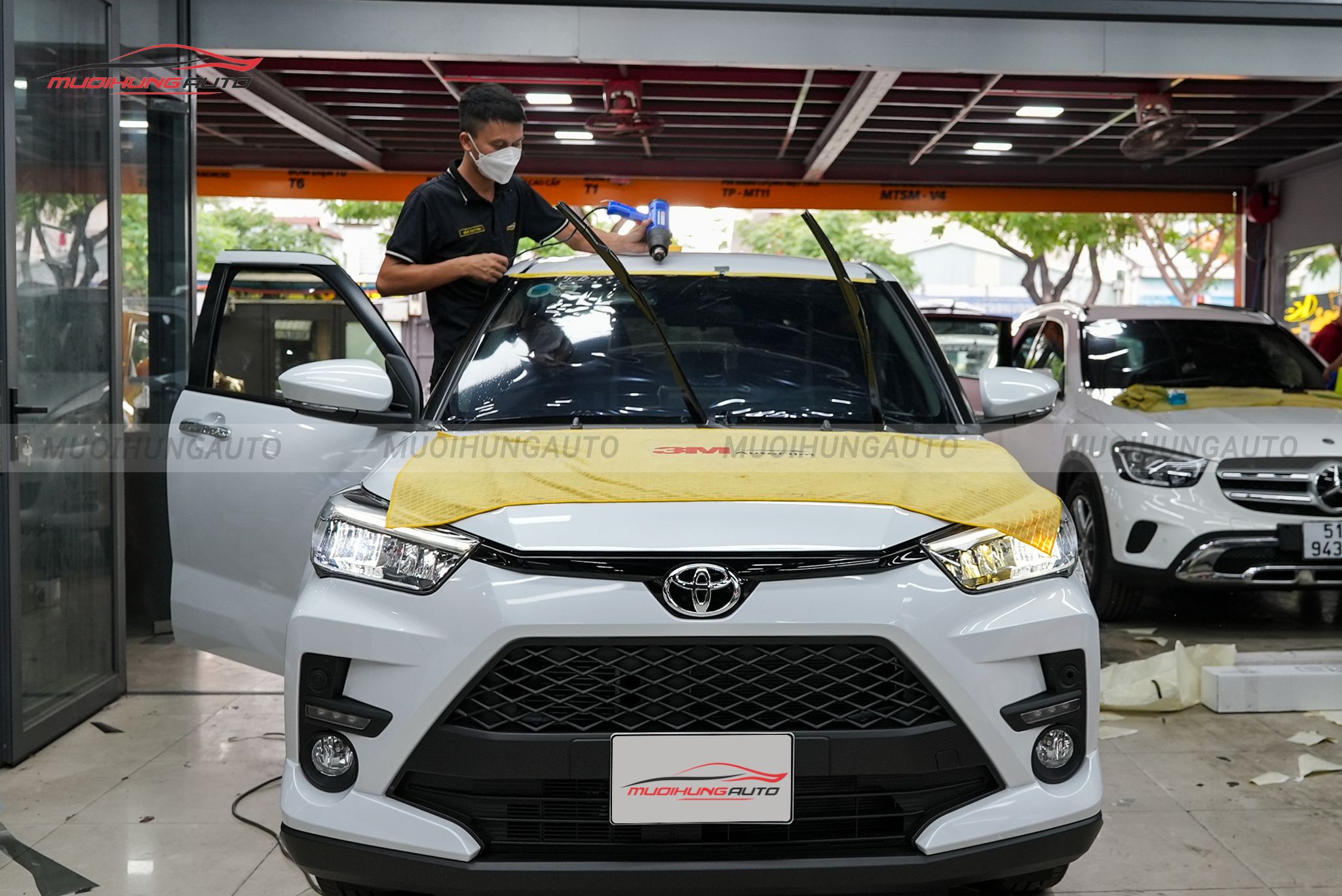 Dán phim cách nhiệt 3M ô tô Toyota Raize