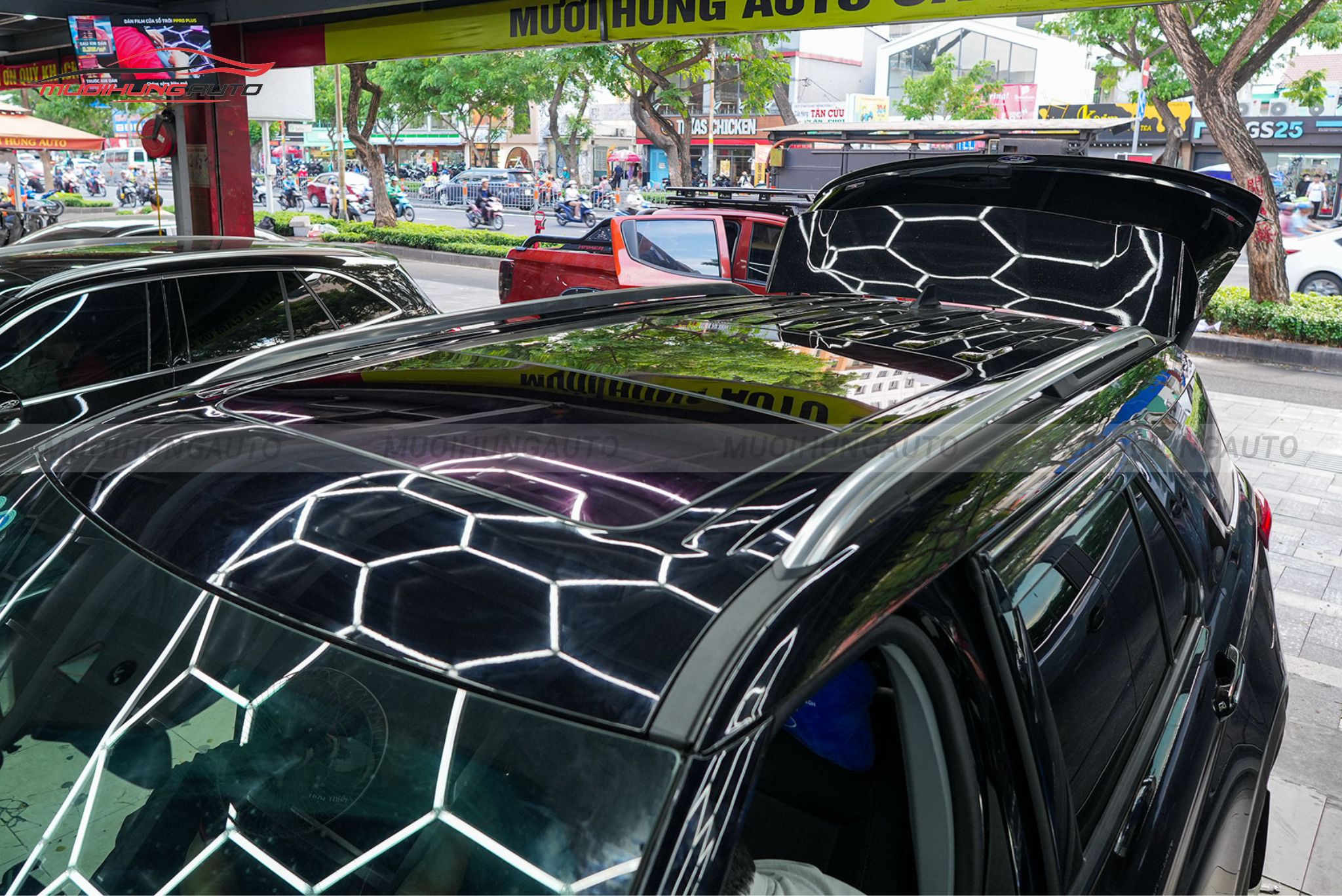 Dán phim PPF TPU Sunroof cách nhiệt cửa sổ trời Ford Explorer 2024