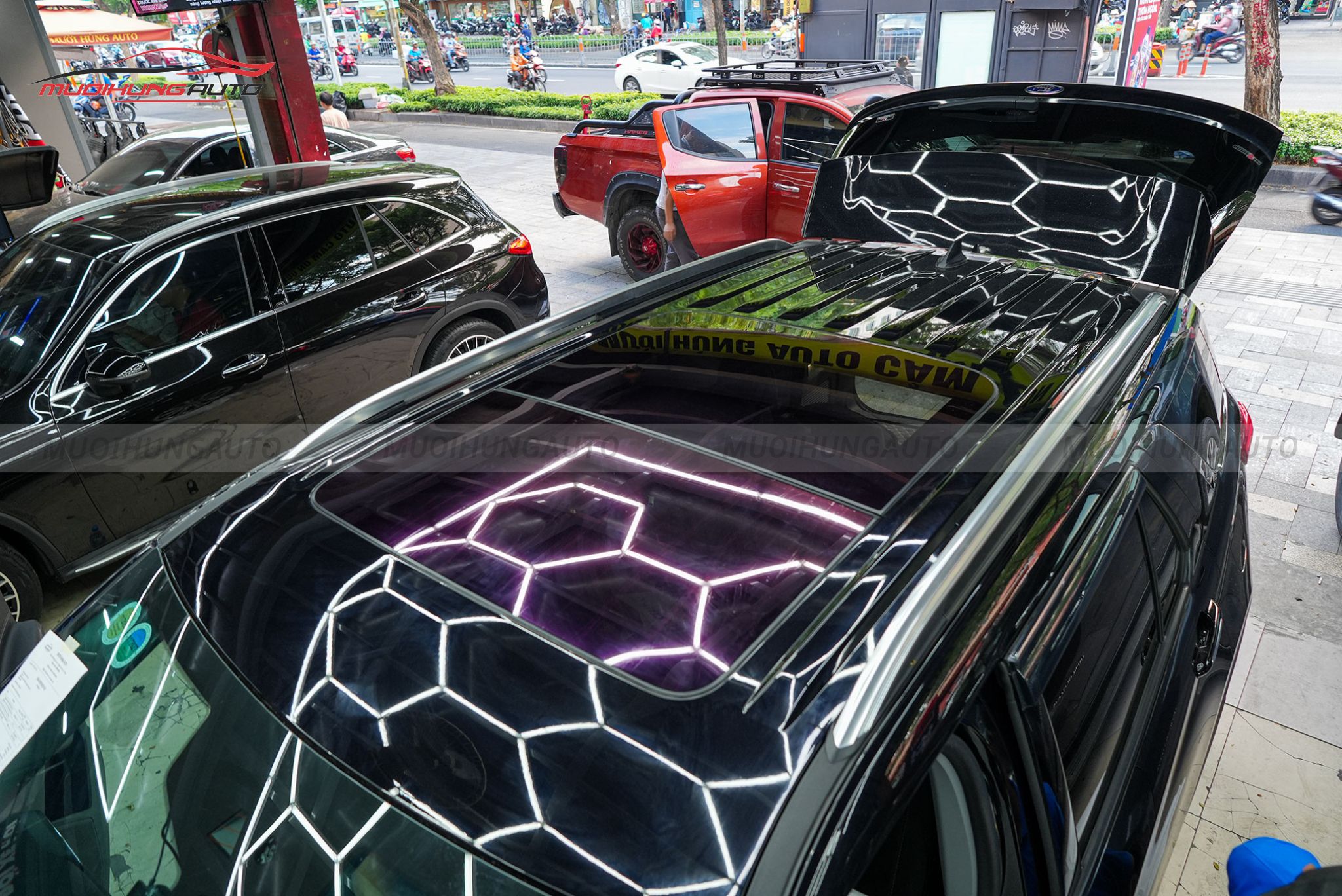 Dán phim PPF TPU Sunroof cách nhiệt cửa sổ trời xe Ford Explorer 2024