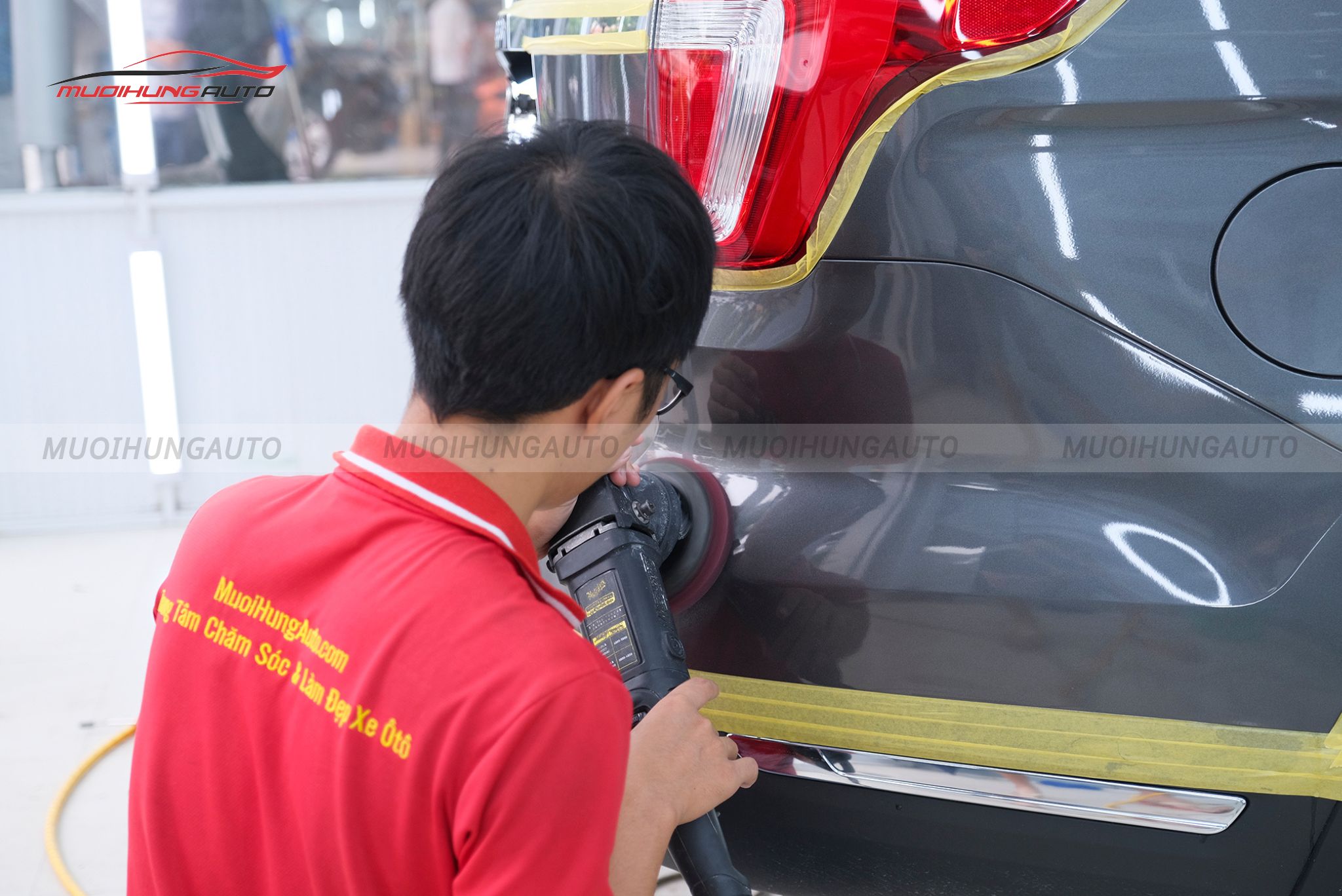 Đánh bóng sơn xe Ford Explorer 2019