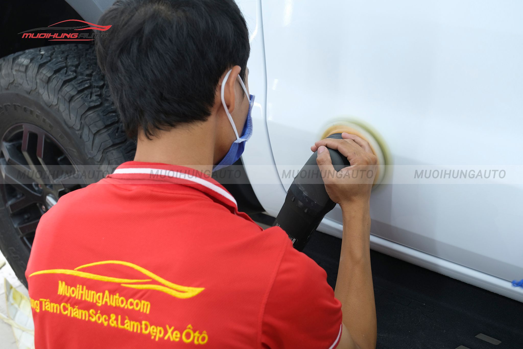 Đánh bóng xe hơi Ford Raptor 2019