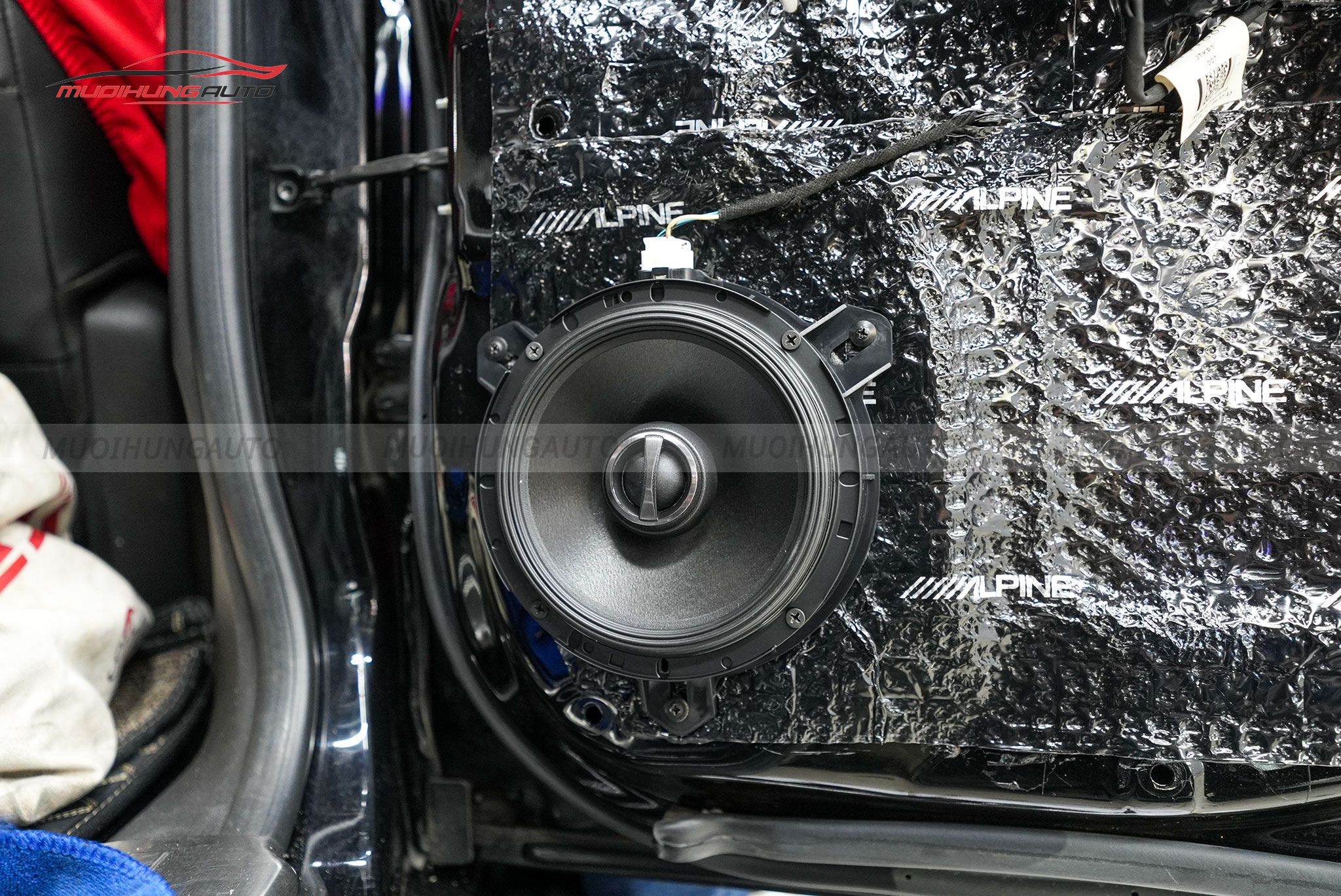 Độ loa cánh Chevrolet Colorado 2019