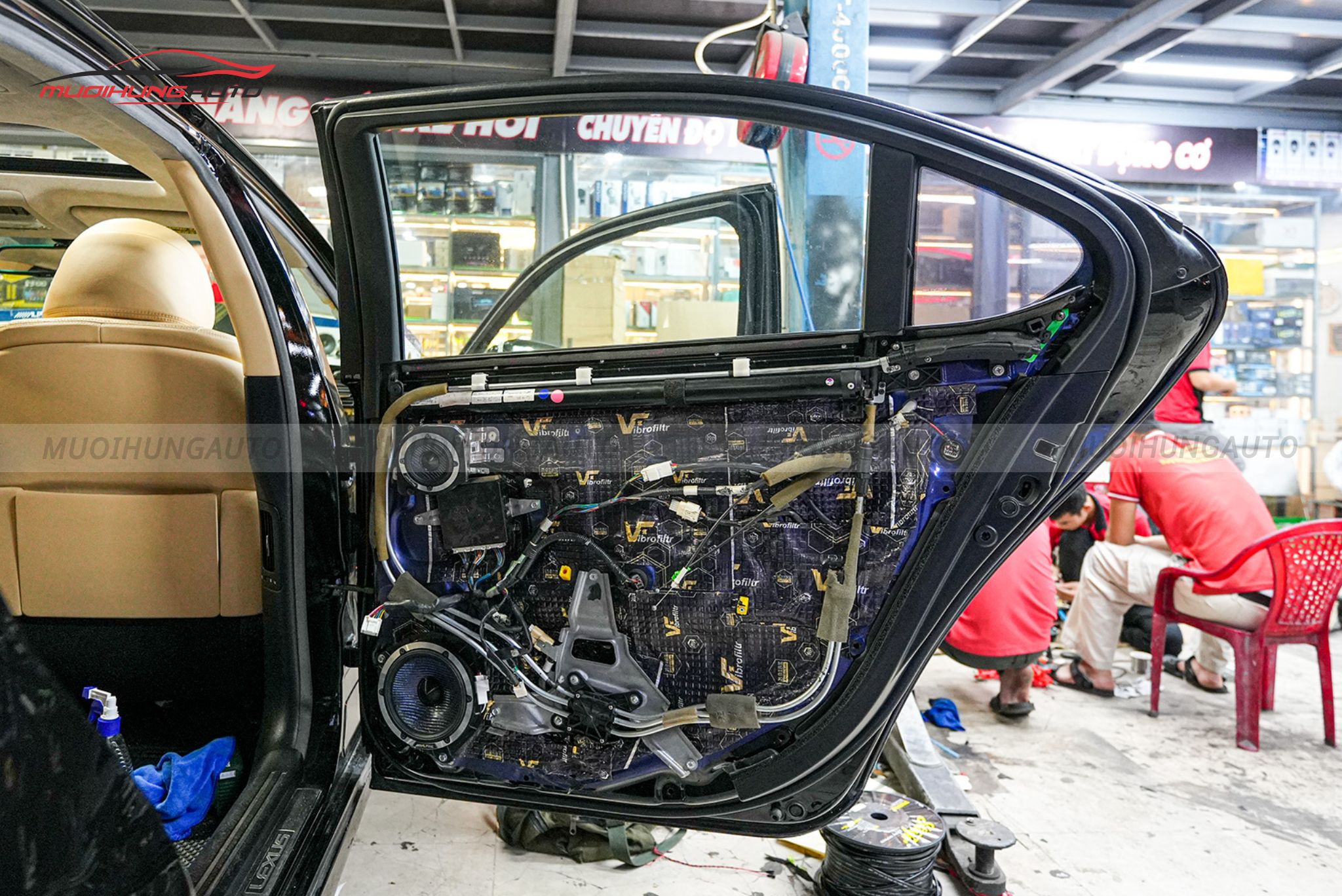 Độ loa cánh cho Lexus LS460