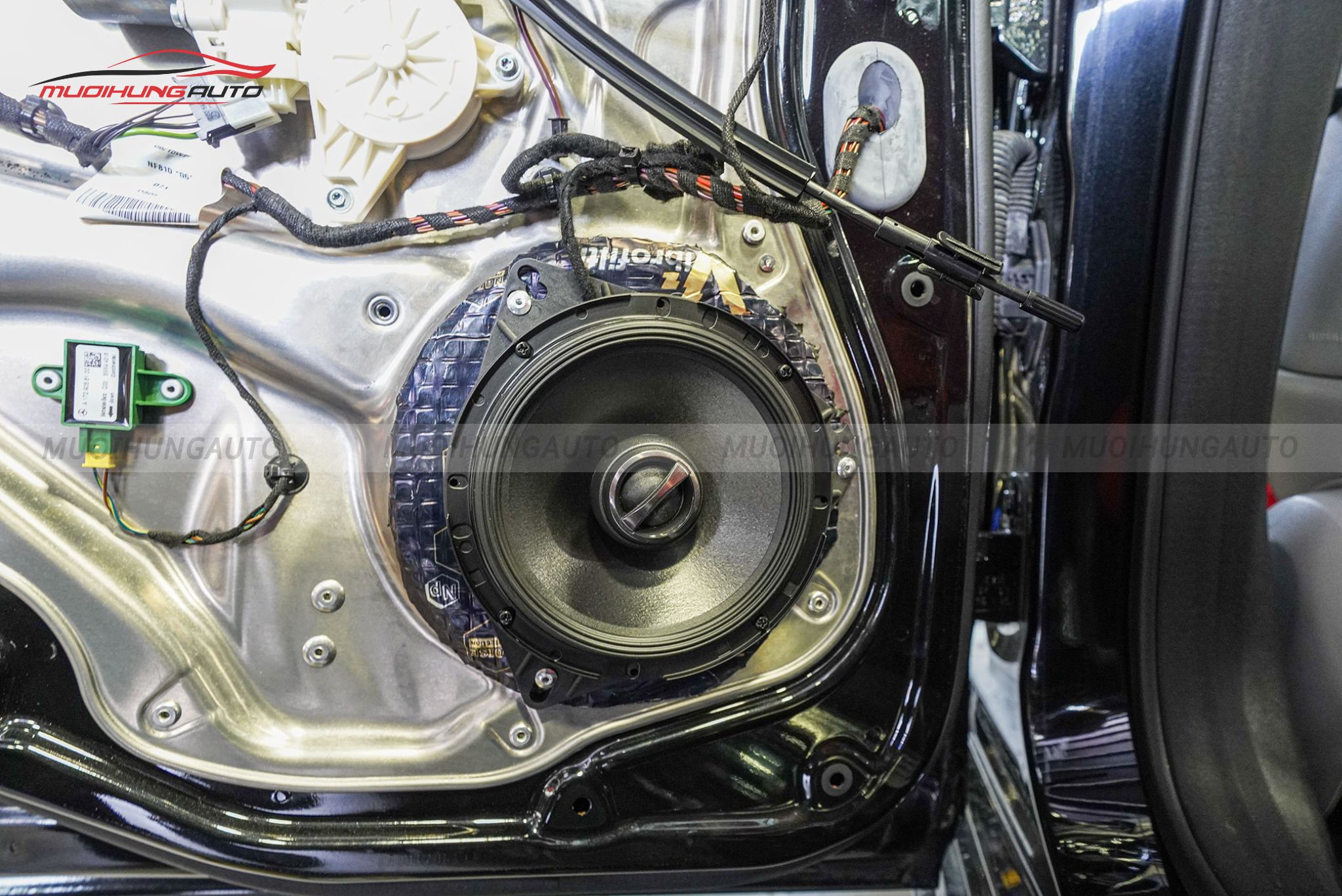 Độ loa cánh cho Mercedes E200 2015