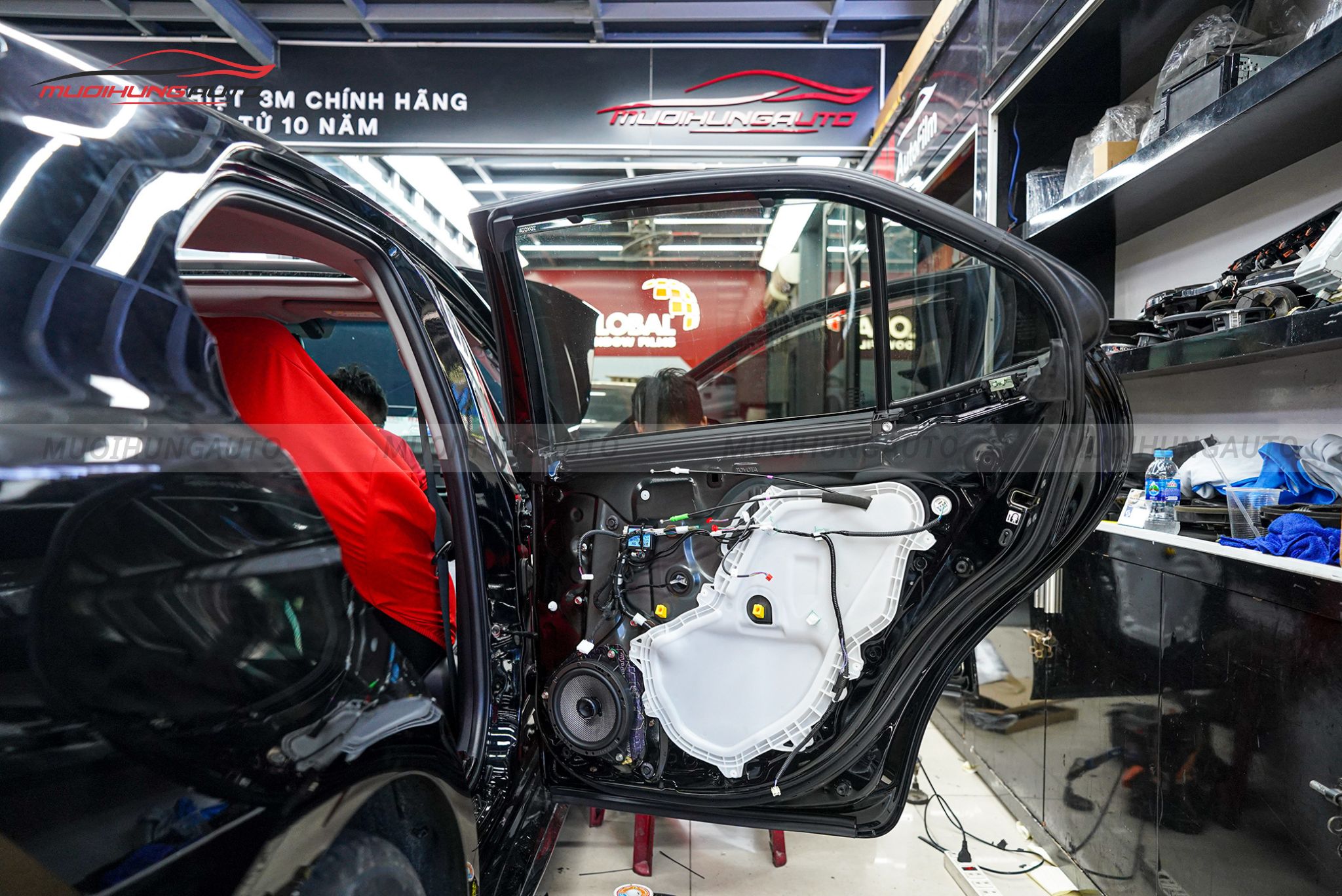 Độ loa cánh cho Toyota Camry 2019