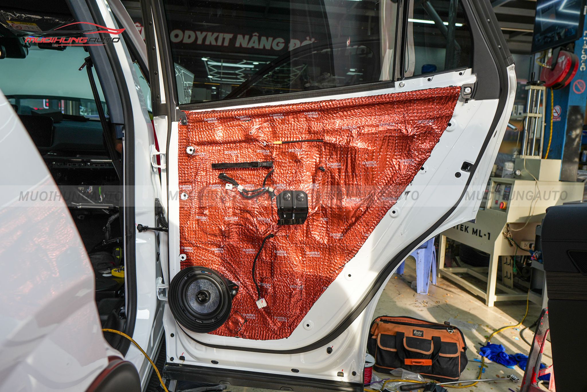 Độ loa cánh cửa cho ô tô Ford Territory