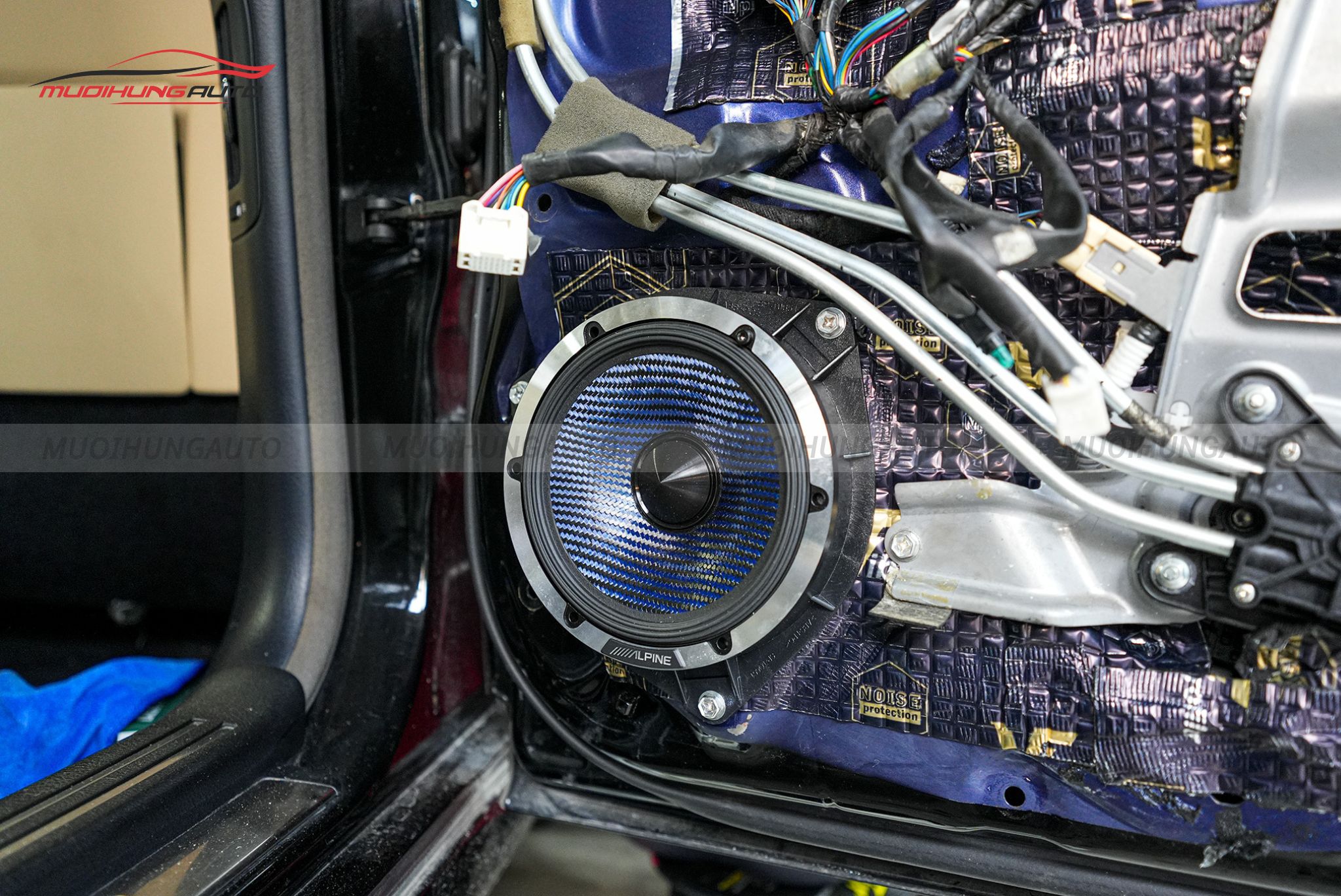 Độ loa cánh cửa cho ô tô Lexus LS460