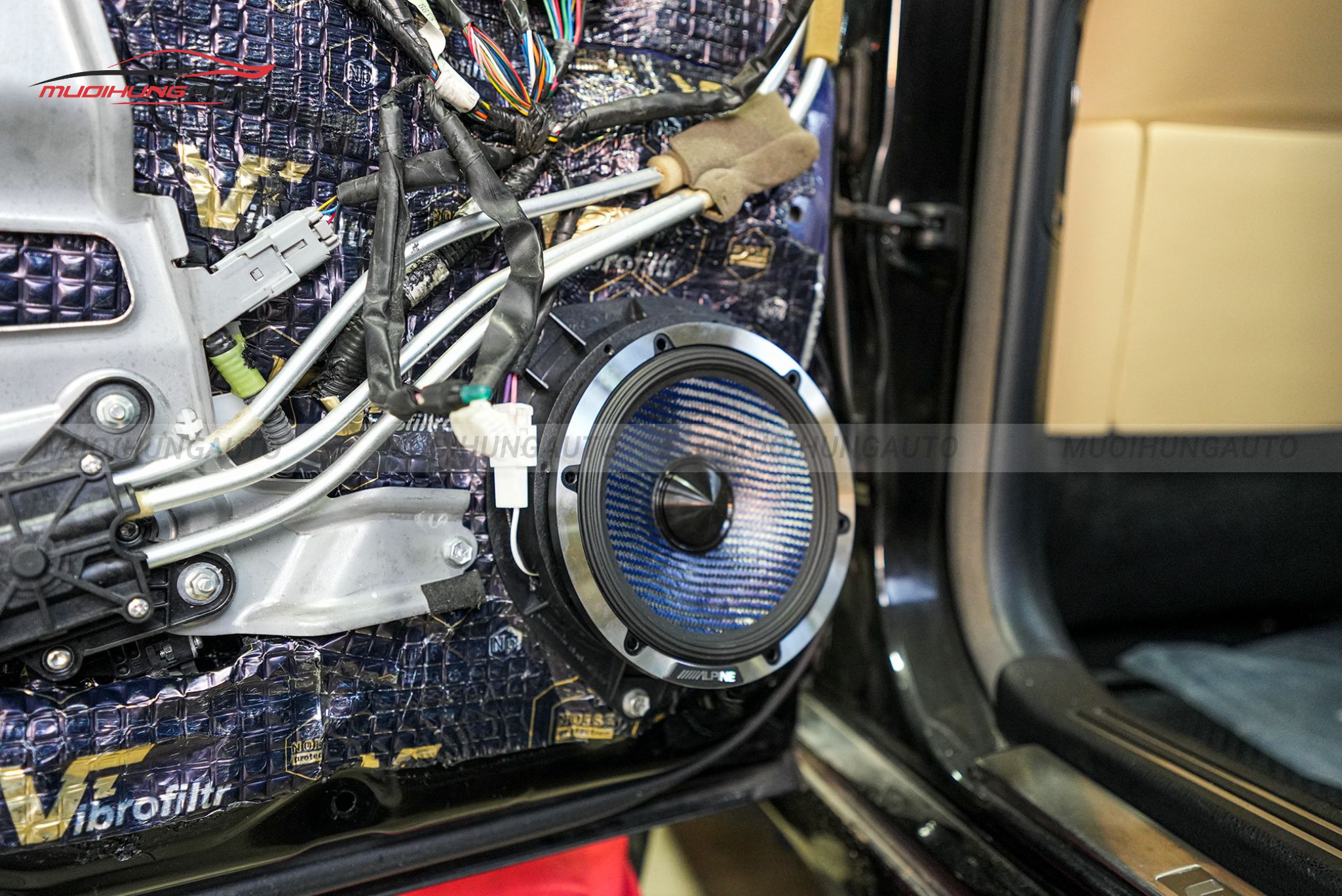 Độ loa cánh cho xe ô tô Lexus LS460