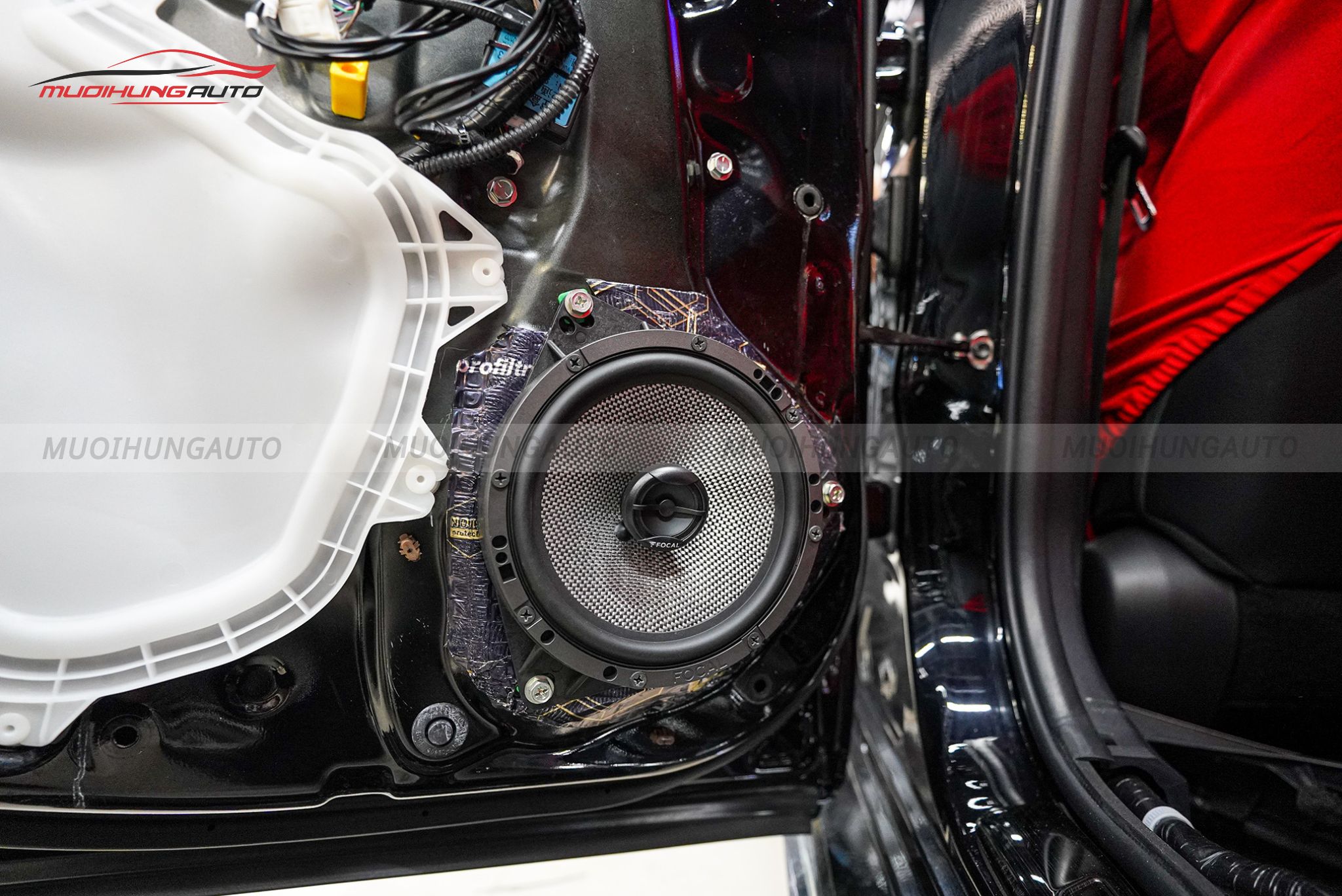 Độ loa cánh cửa cho xe ô tô Toyota Camry 2019