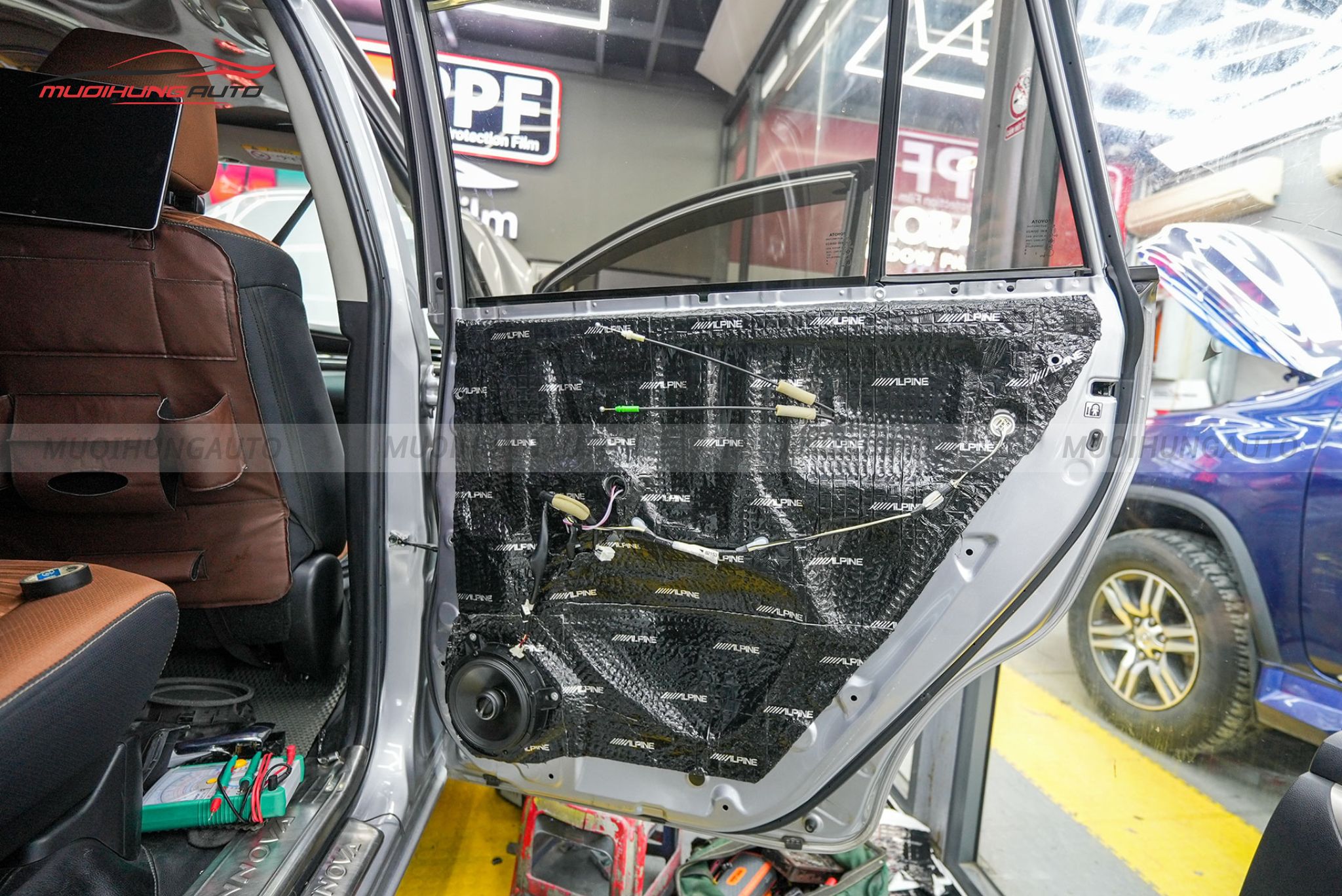 Độ loa cánh cửa cho xe ô tô Toyota Innova 2018