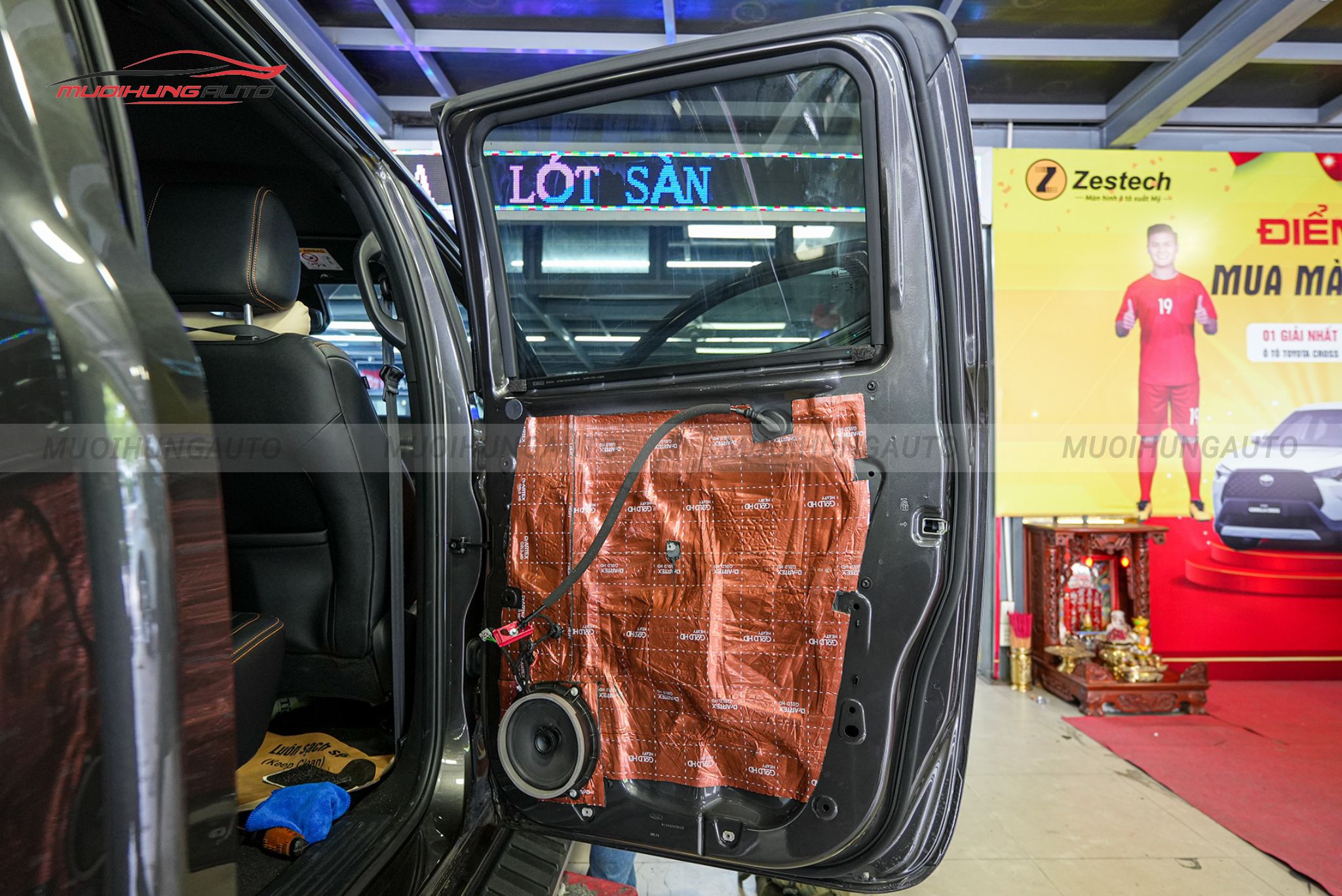 Độ loa cánh cửa ô tô Ford Ranger