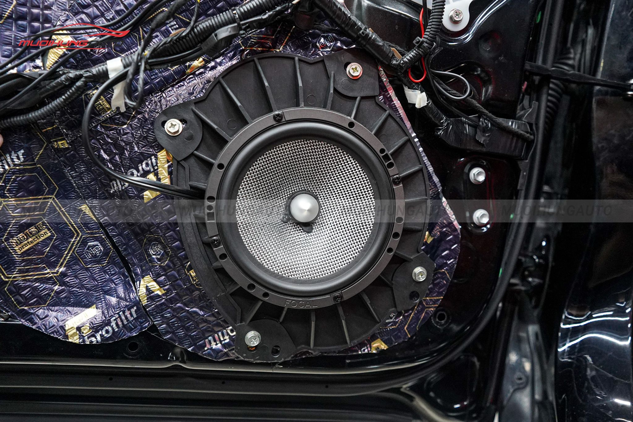 Độ loa cánh cửa Toyota Camry 2019