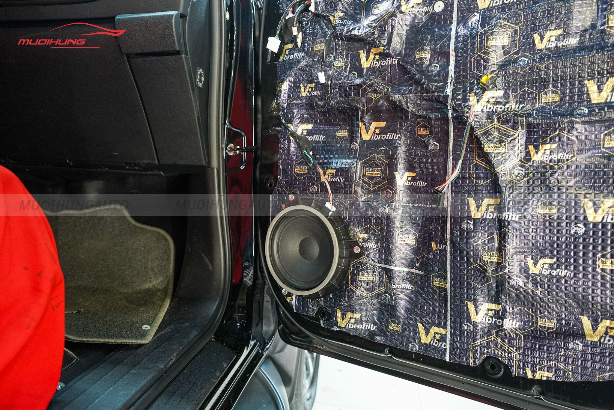 Độ loa cánh cửa Toyota Fortuner 2023