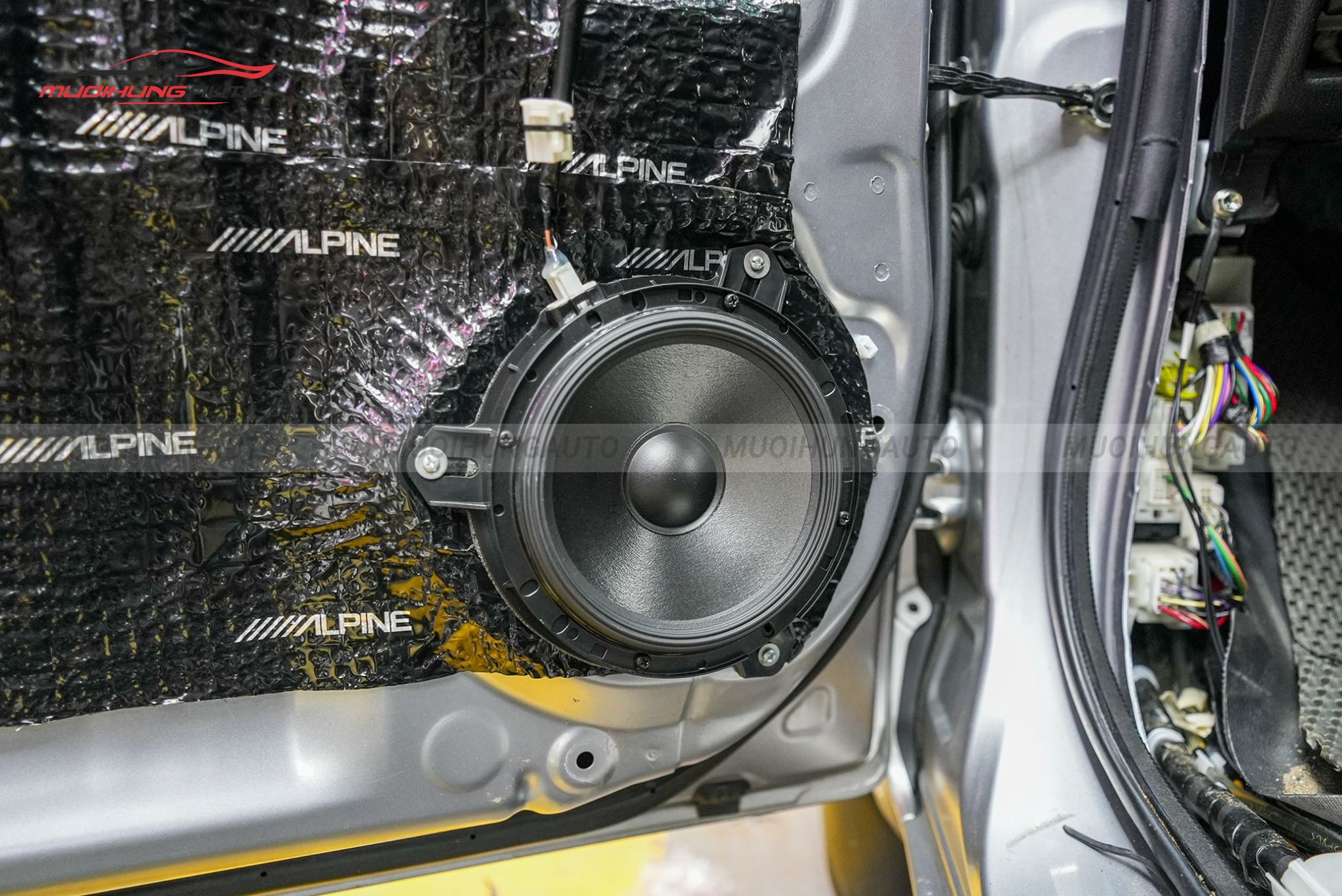 Độ loa cánh cửa Toyota Innova 2018