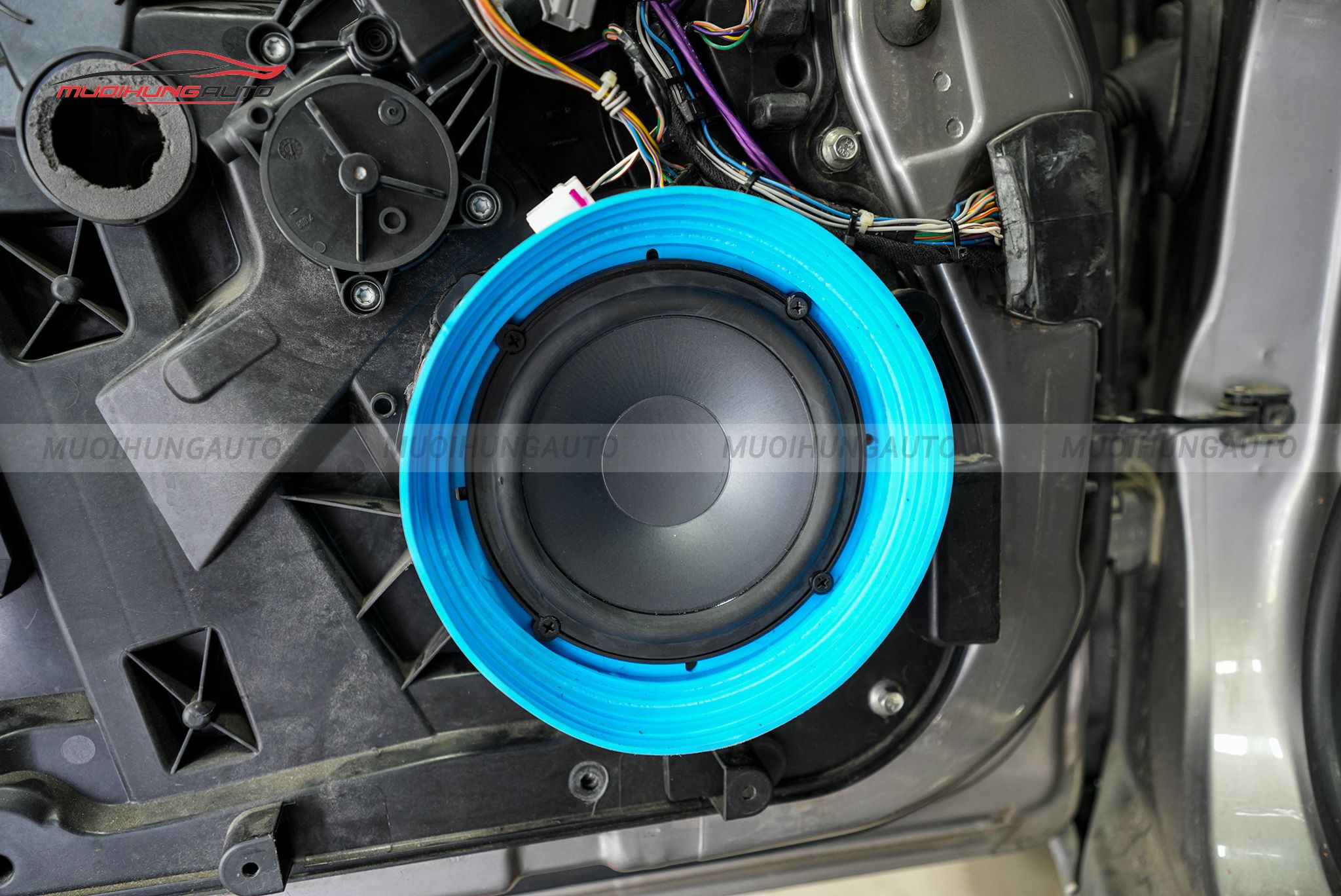 Độ loa cánh Ford Fiesta 2011