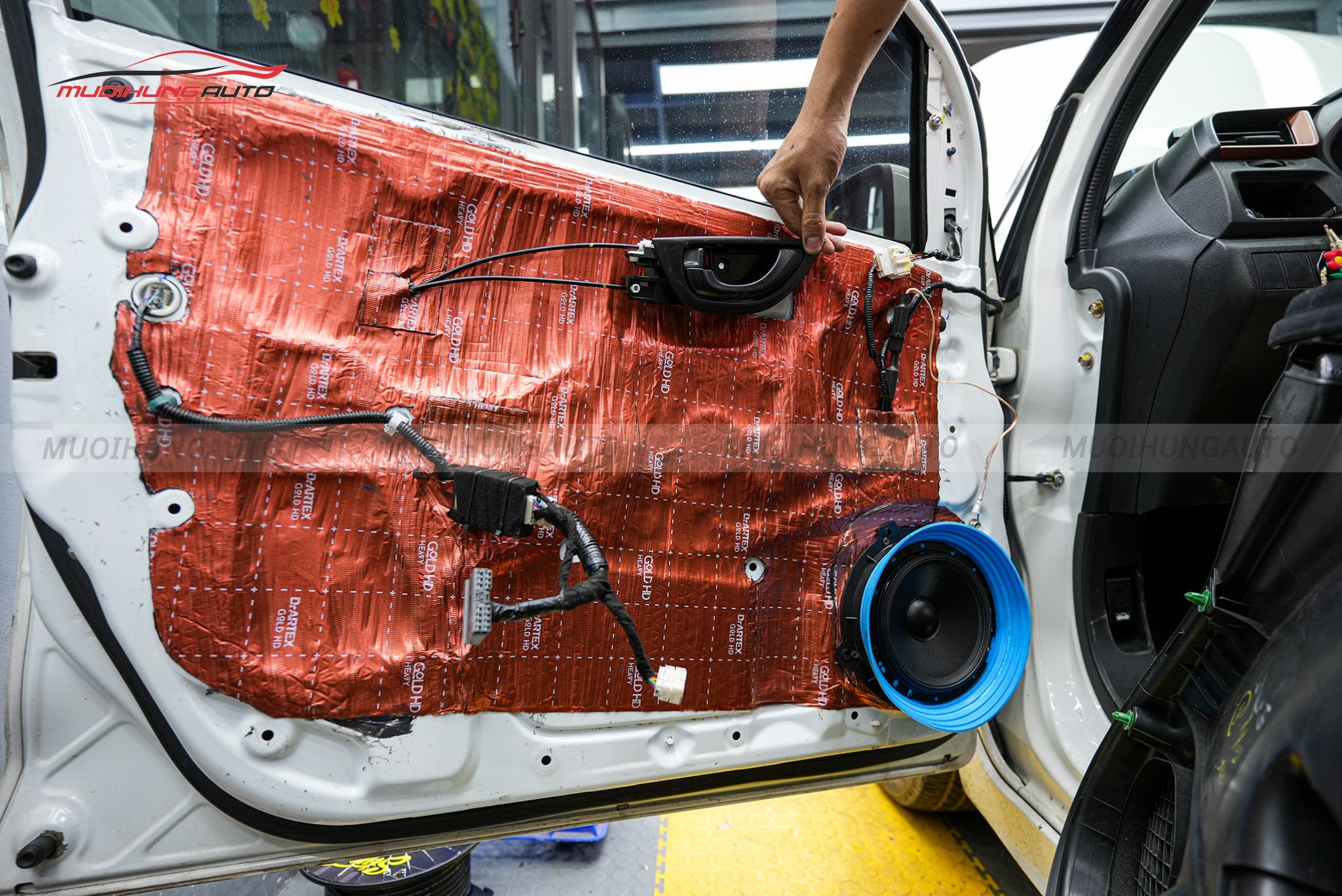 Độ loa cánh ô tô Honda Brio