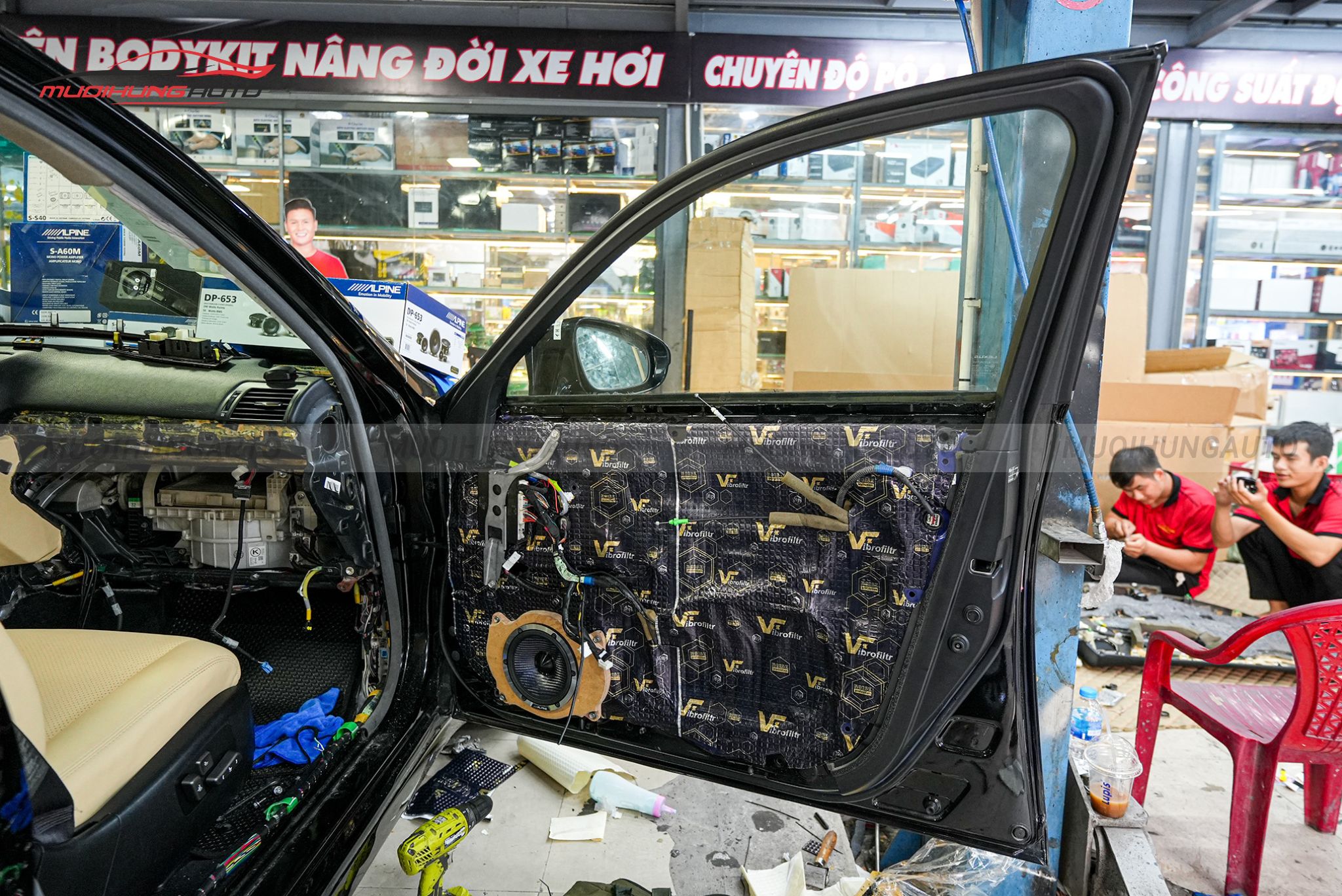 Độ loa cánh ô tô Lexus LS460