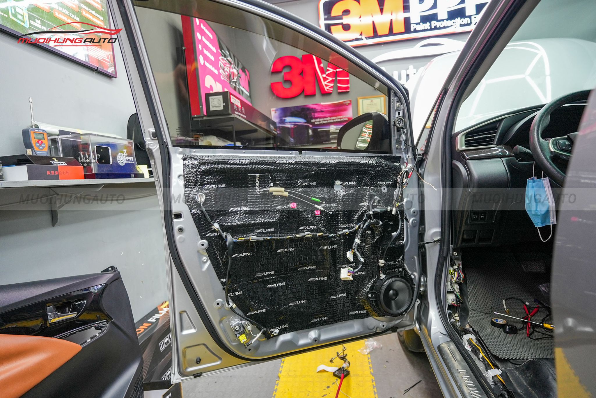 Độ loa cánh ô tô Toyota Innova 2018