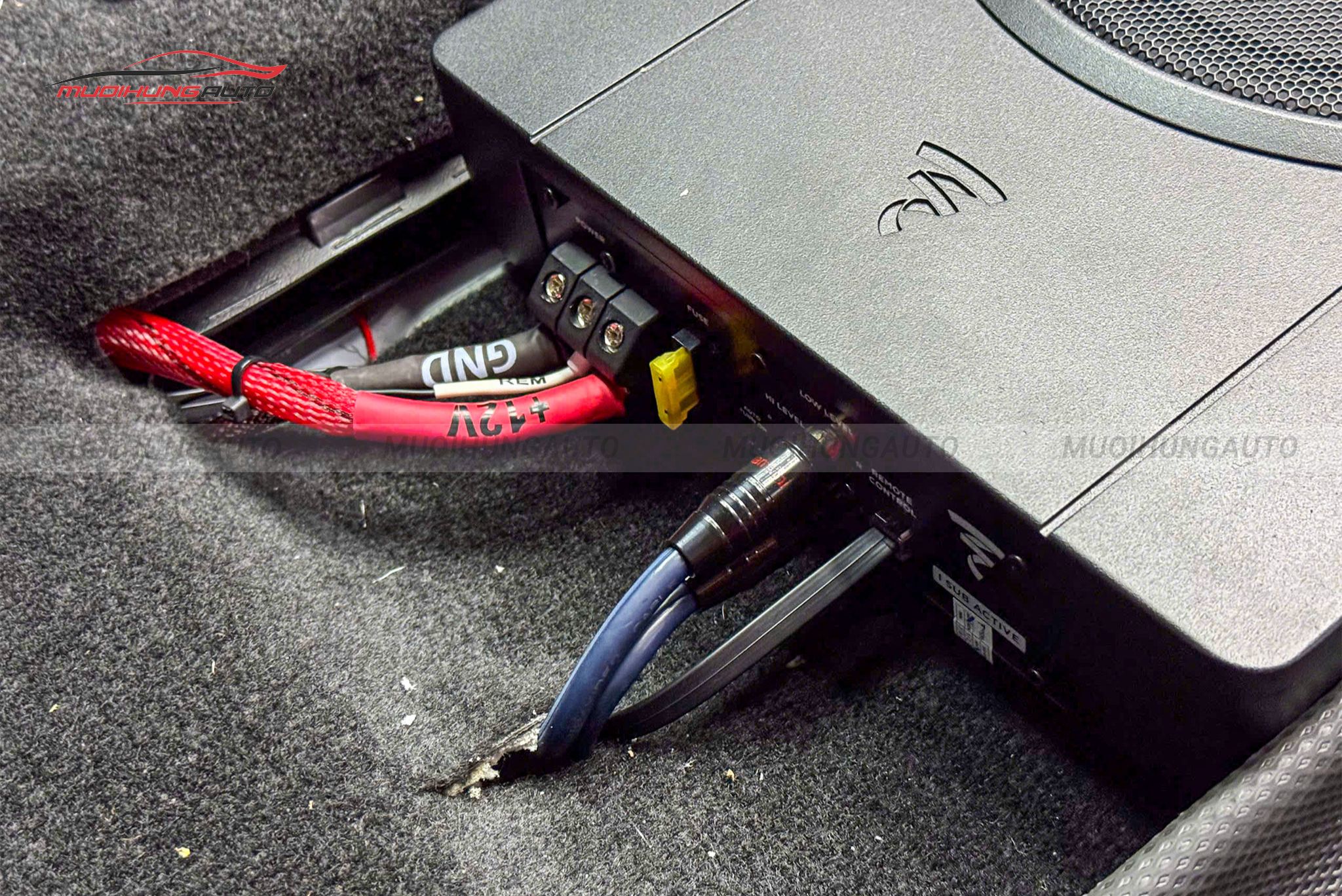 Độ loa sub cho Ford Territory