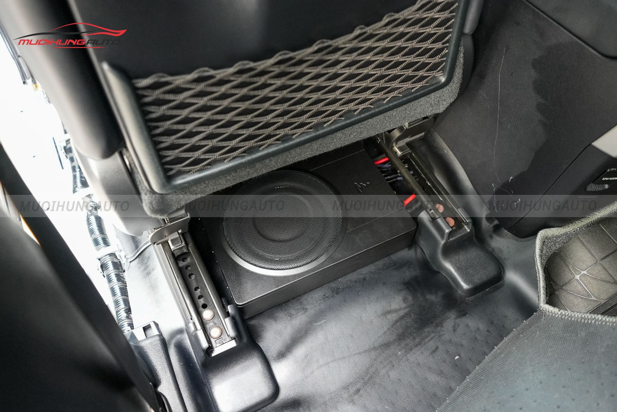 Độ loa sub cho ô tô Toyota Land Cruiser Prado 2020