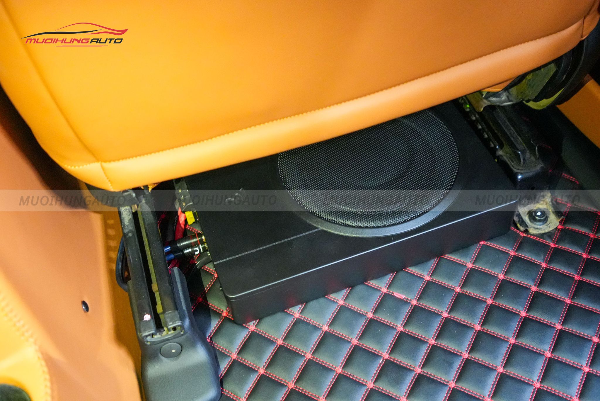 Độ loa sub Ford Everest 2010