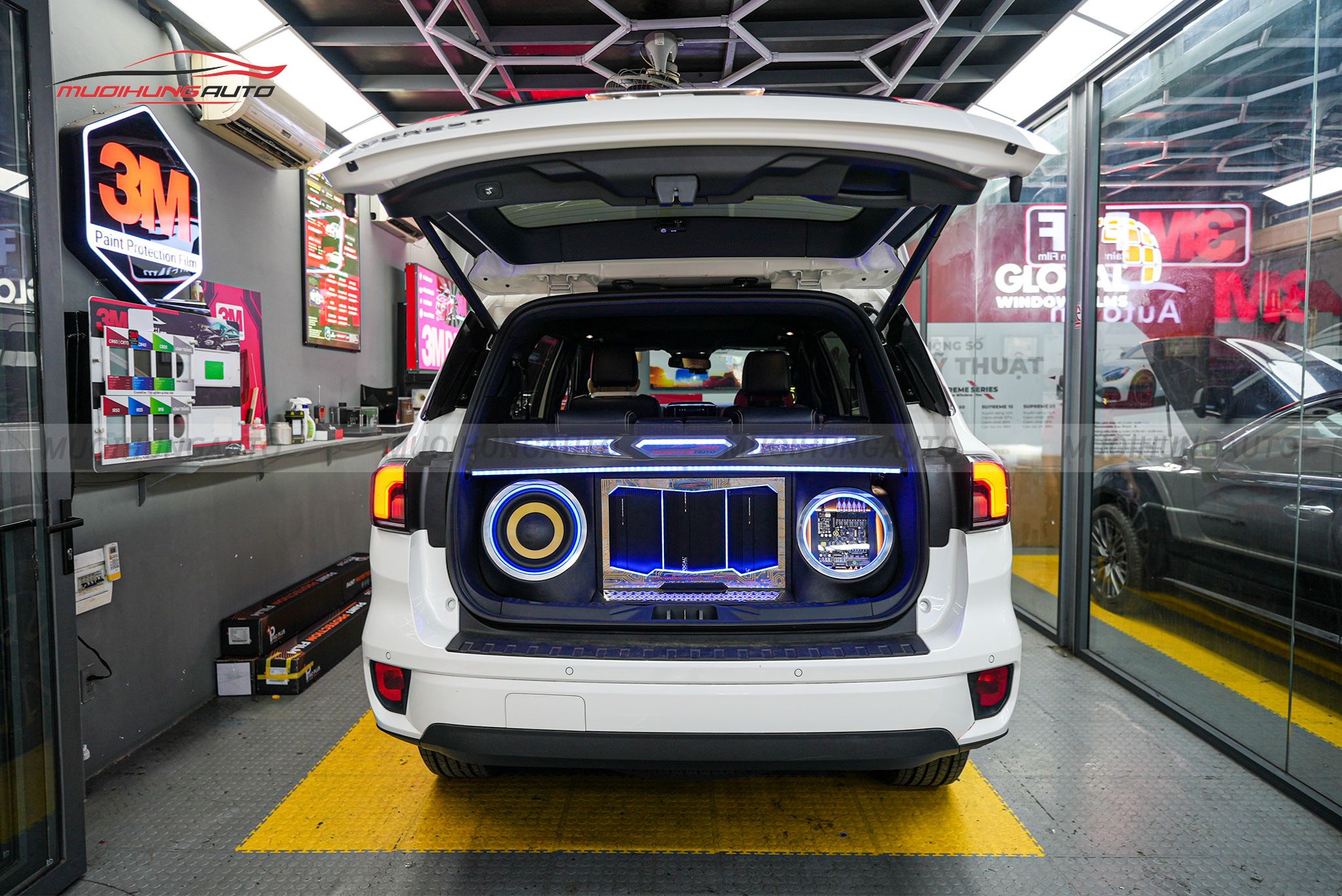 Độ loa sub Ford Everest 2024