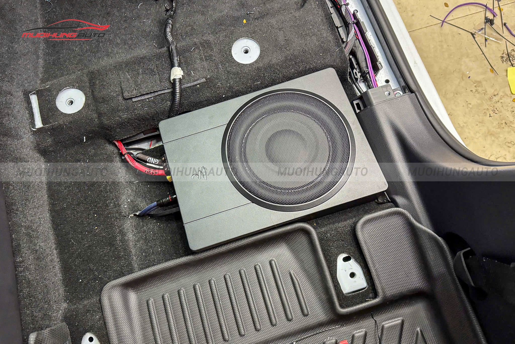 Độ loa sub Ford Territory