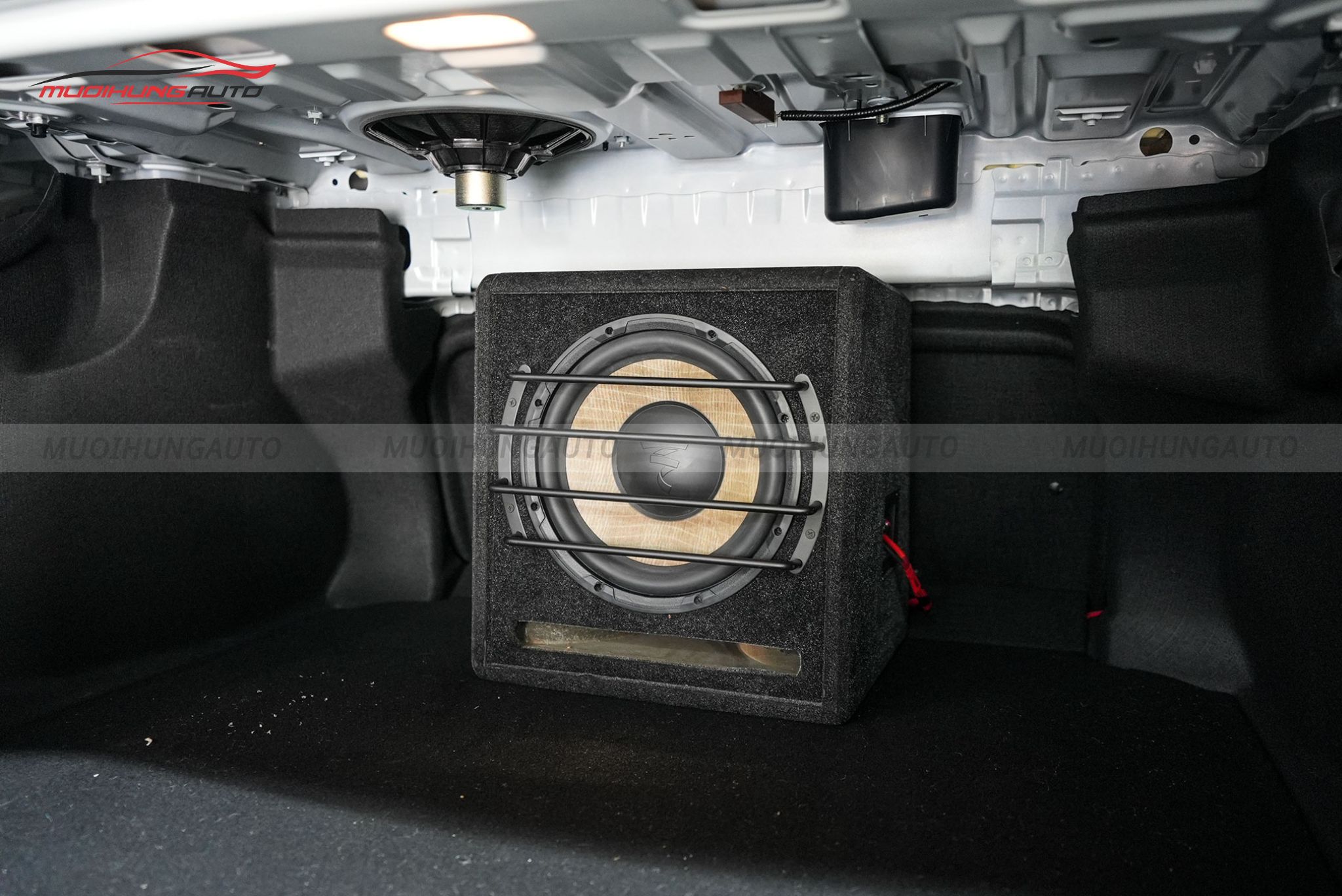 Độ loa sub Toyota Camry 2023