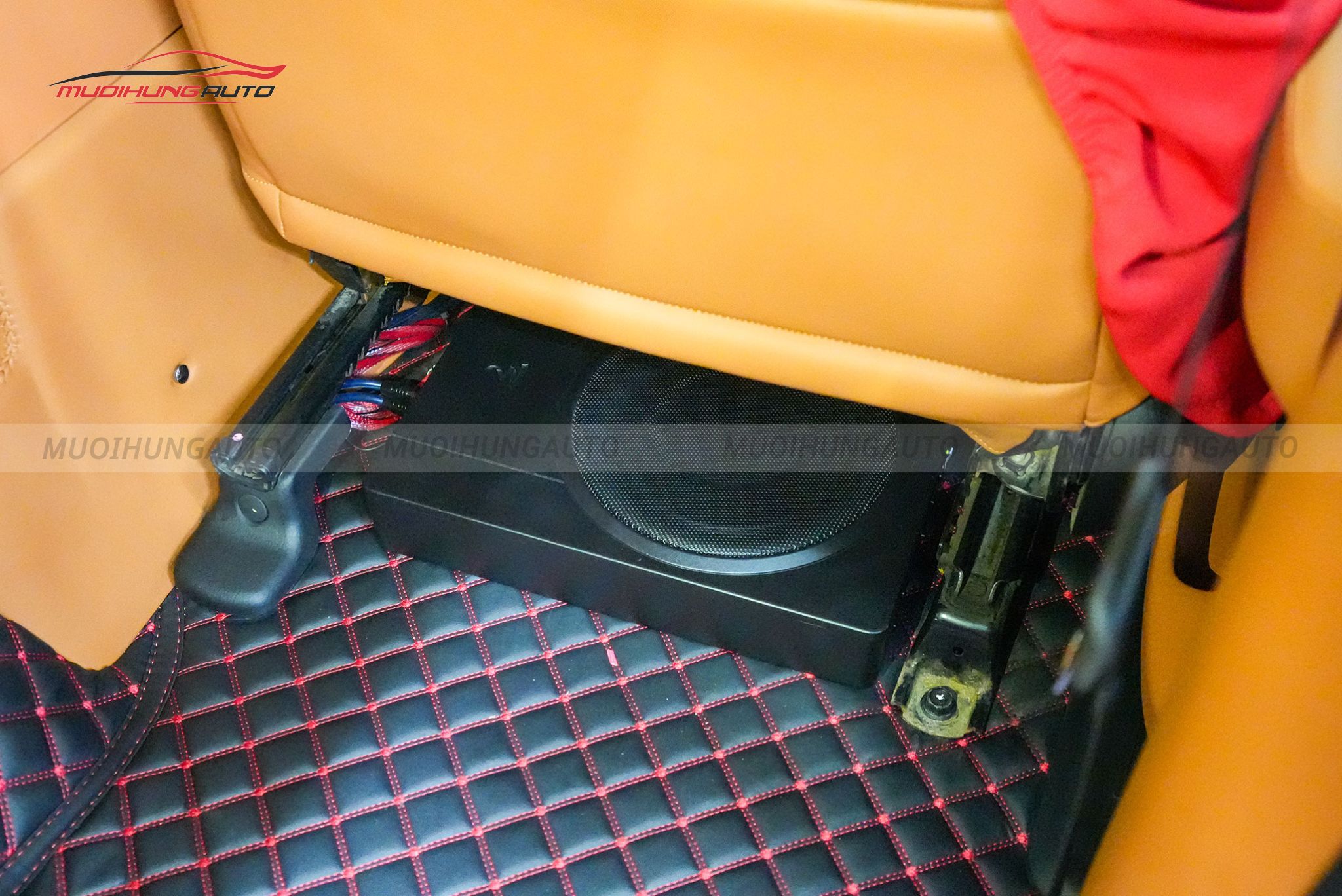 Độ loa sub xe Ford Everest 2010