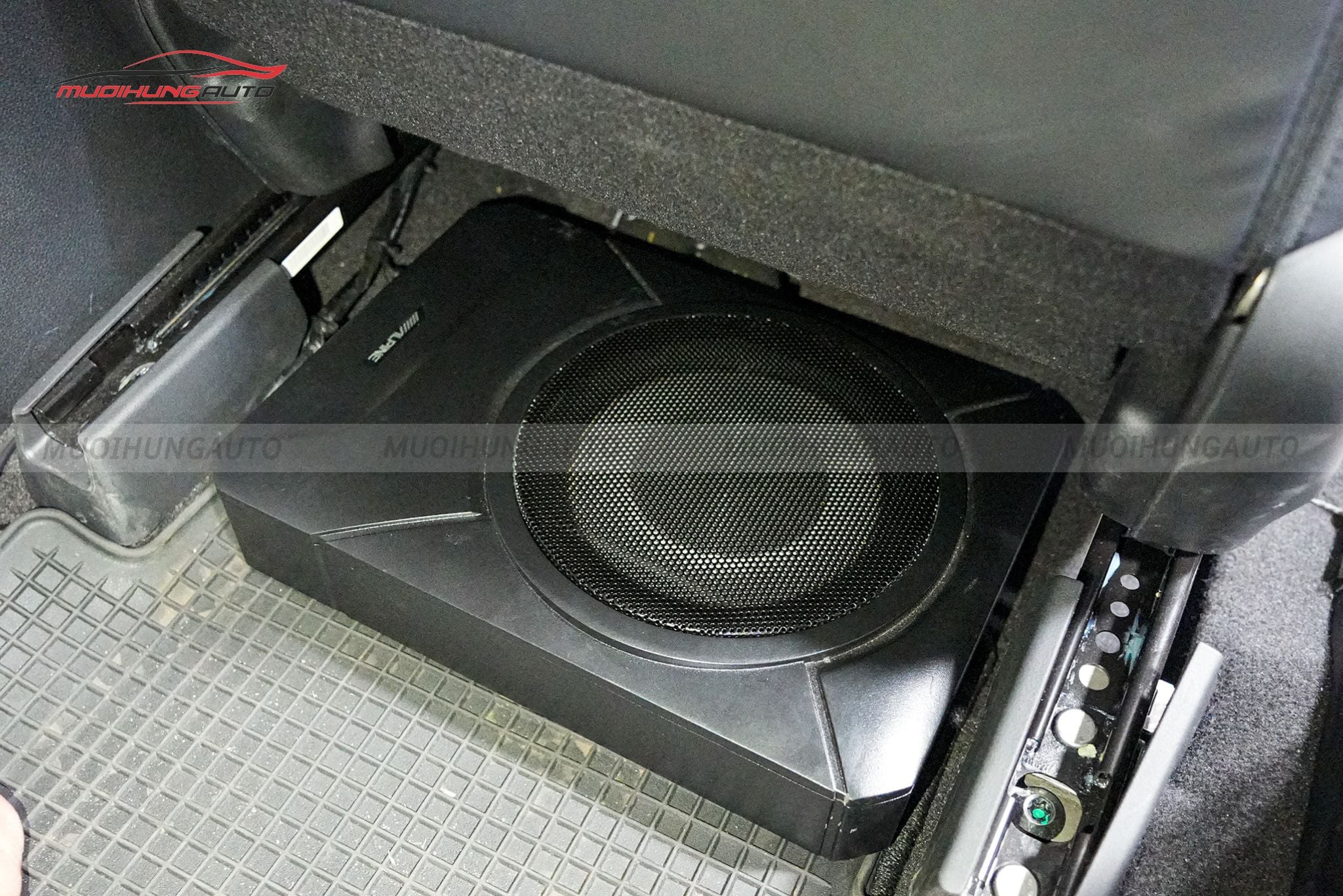 Độ loa sub xe Honda CRV