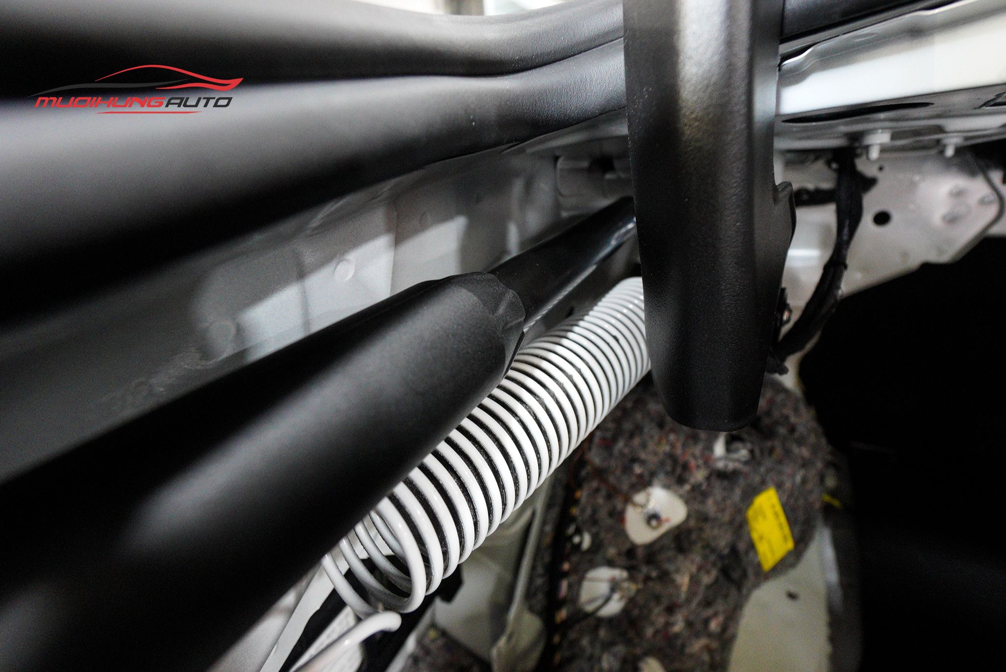 Độ ty cốp điện ô tô Mercedes C Class