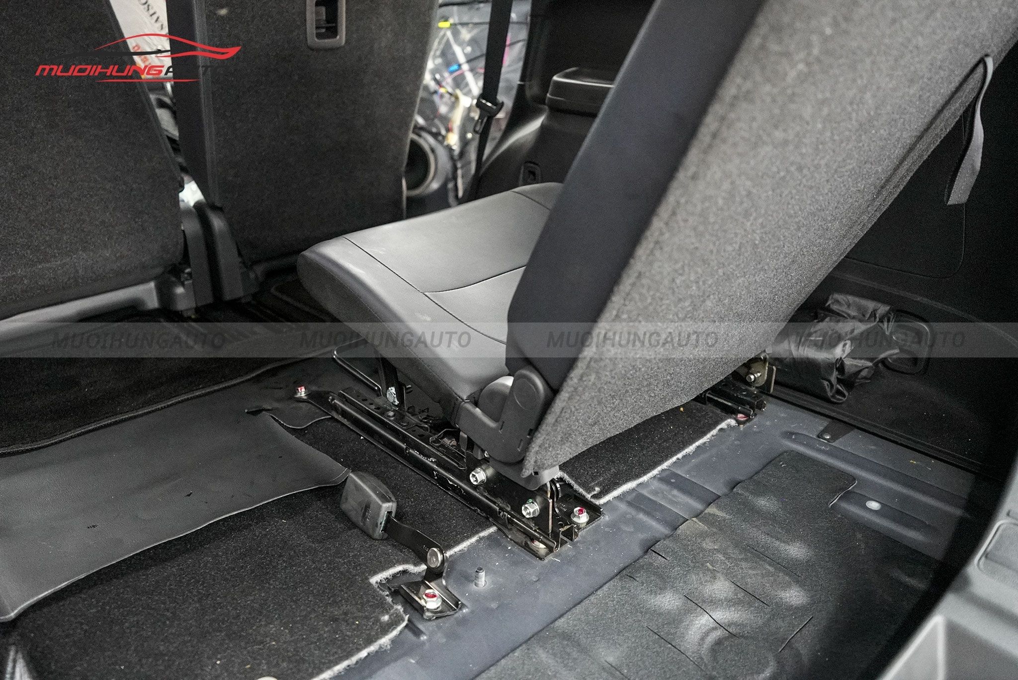 Ghế chỉnh điện ô tô Mitsubishi Outlander 2023