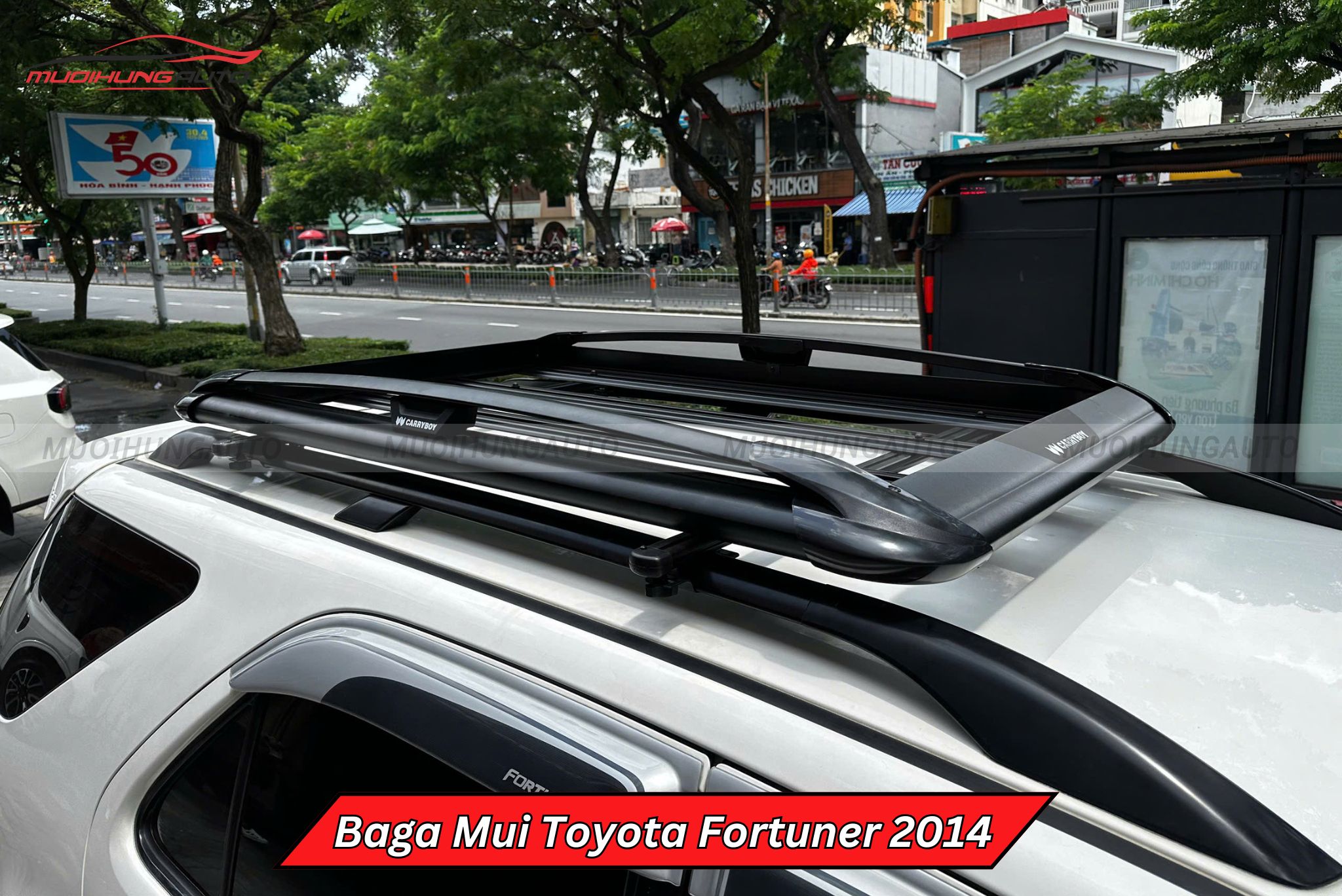 Giá để đồ trên nóc xe Toyota Fortuner 2014