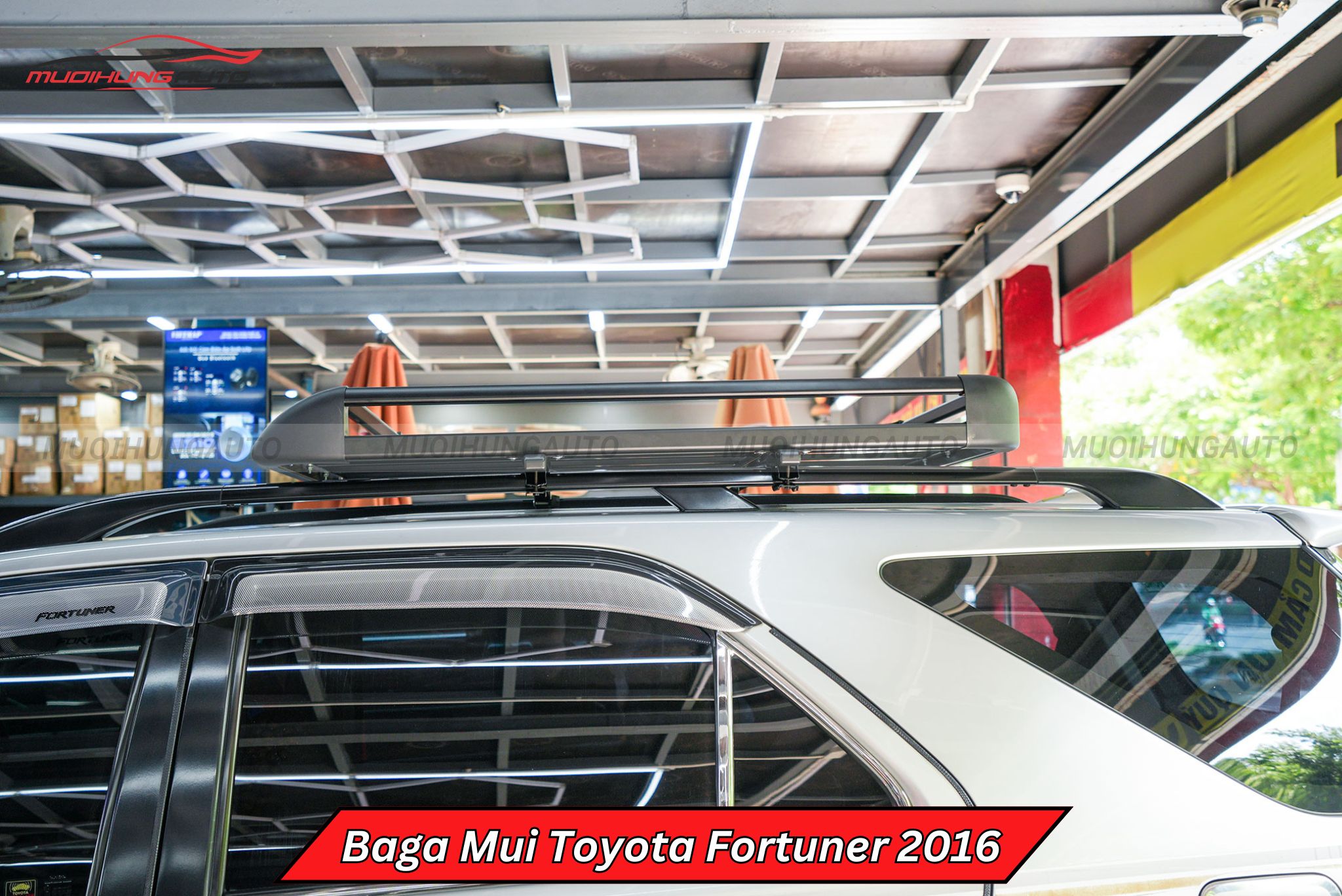 Giá để đồ trên nóc xe Toyota Fortuner 2016