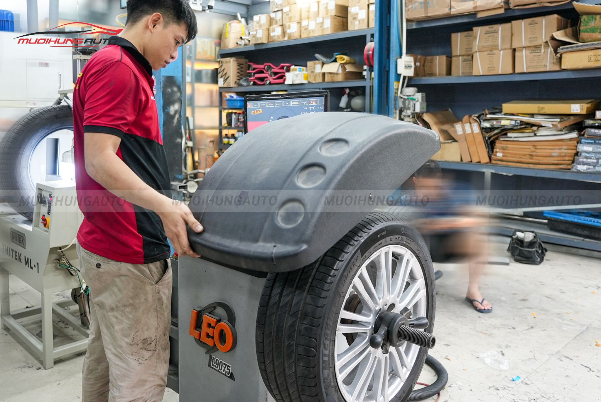 Kỹ thuật đang cân mâm bấm chì