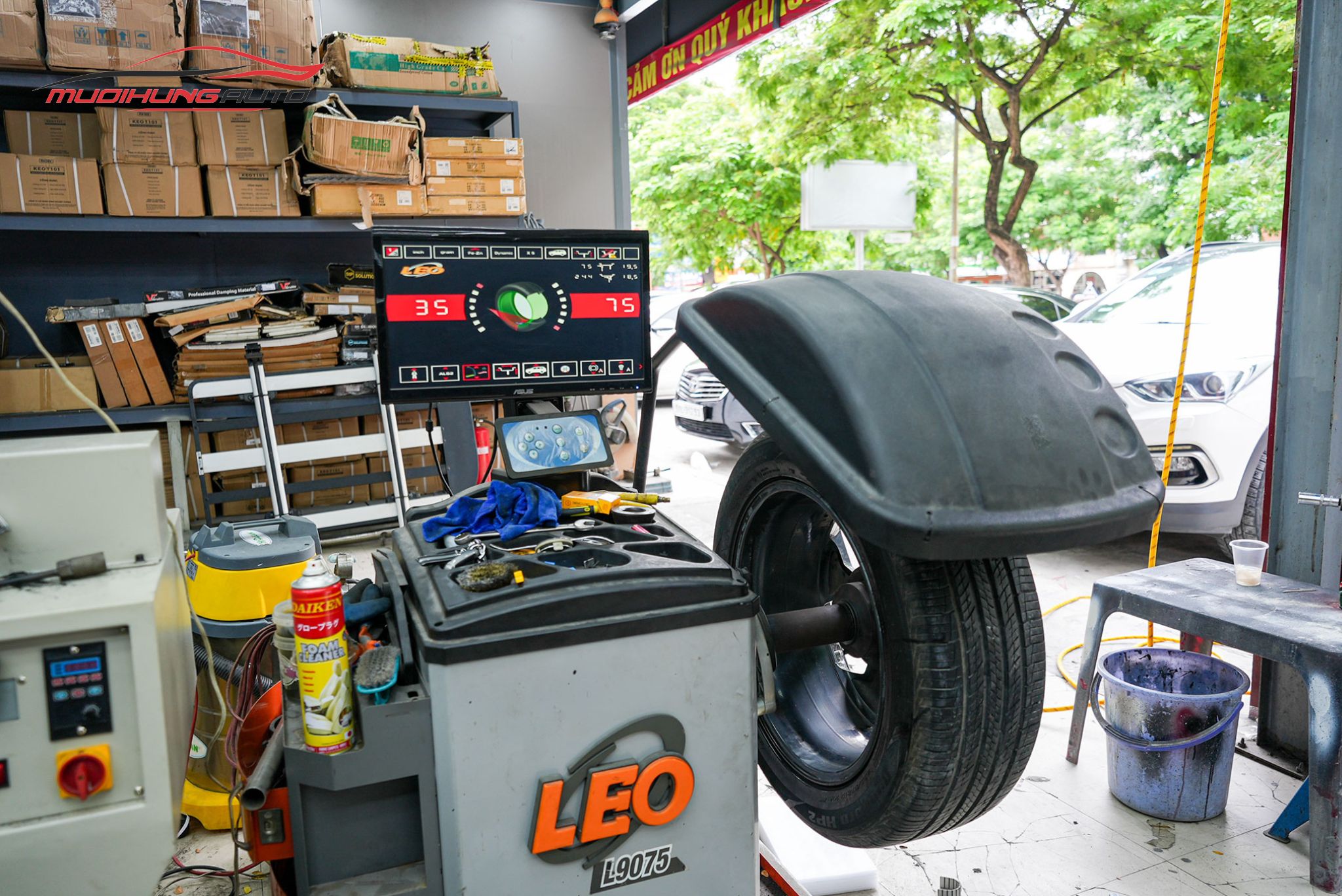 Kỹ thuật đang cân mâm bấm chì